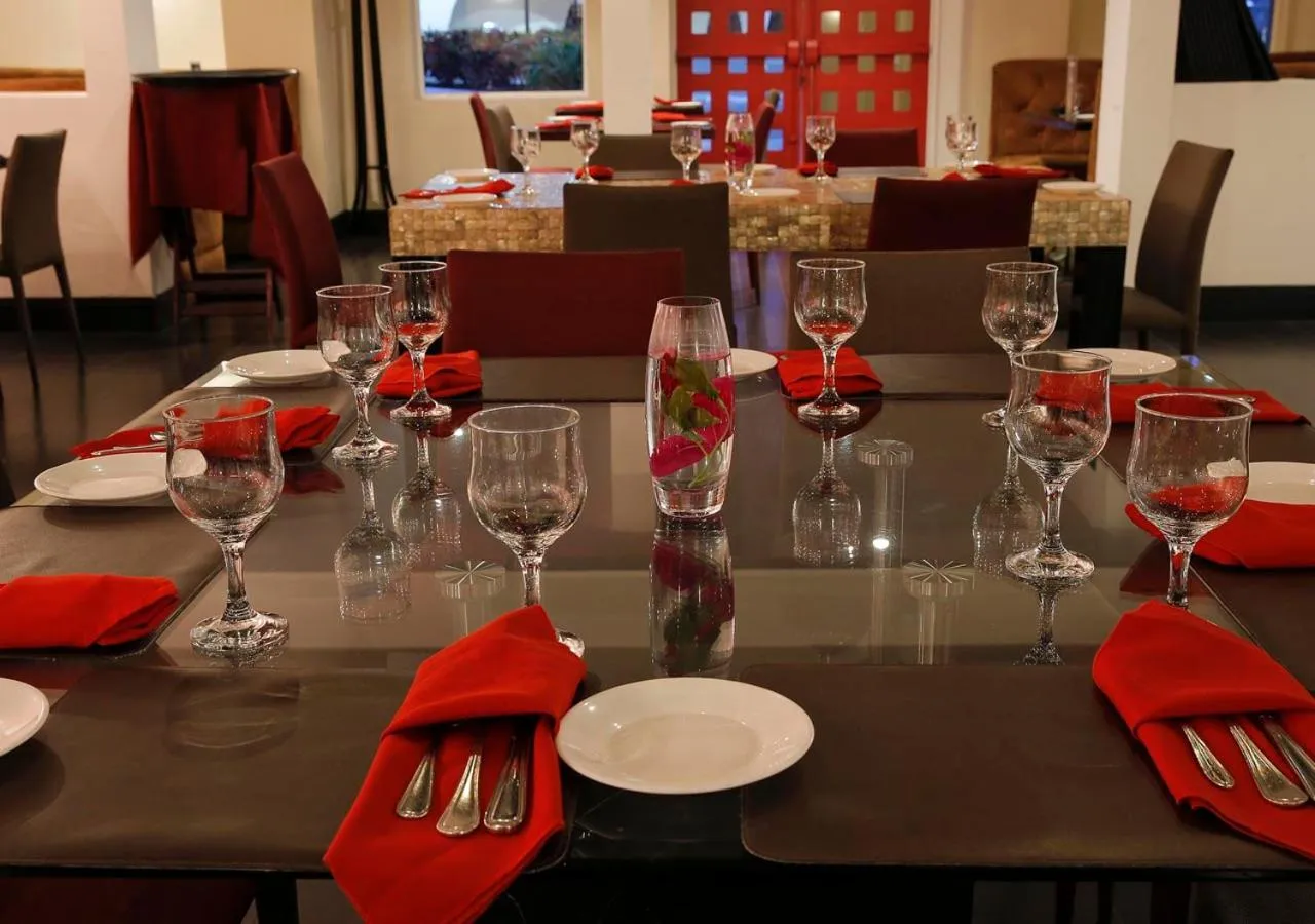 Restaurant/places to eat in Wyndham San Jose Herradura