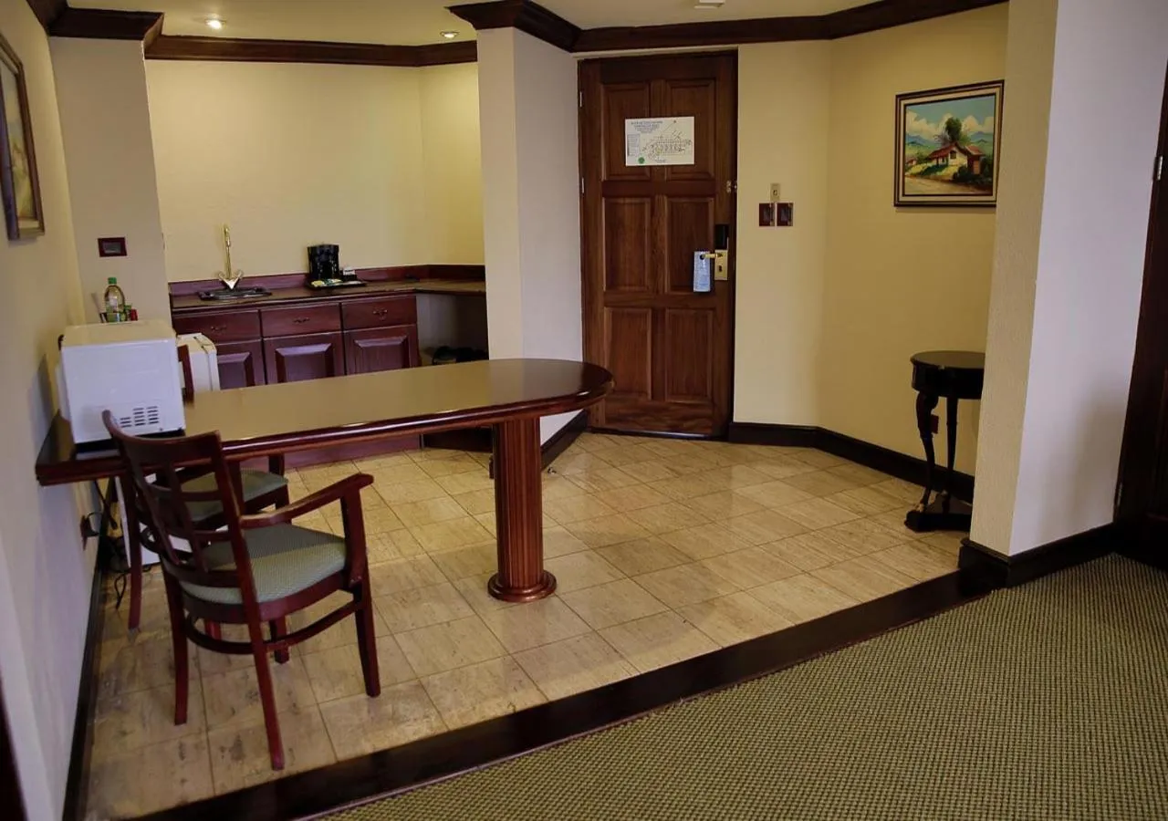 Photo of the whole room in Wyndham San Jose Herradura