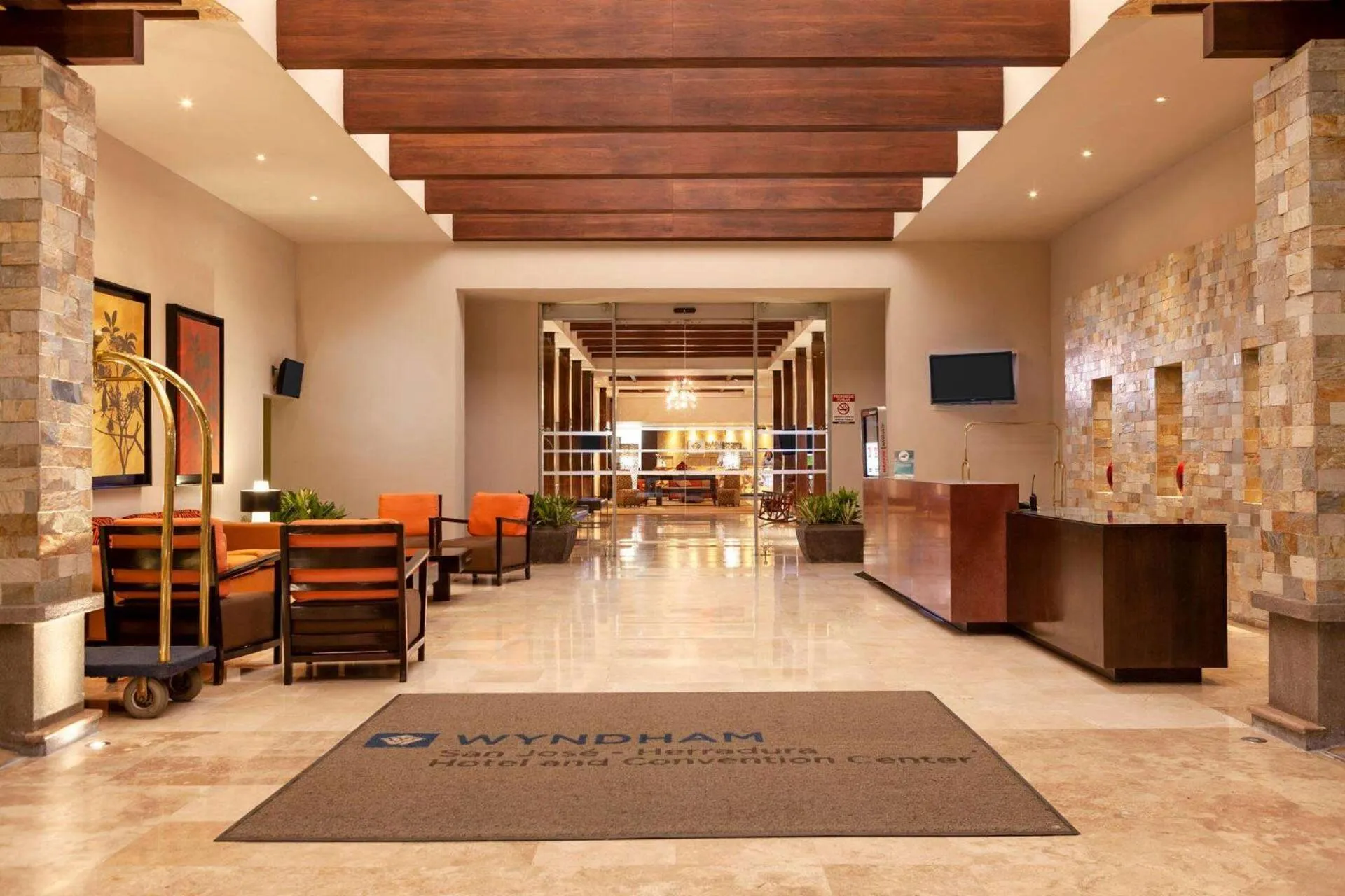 Lobby or reception in Wyndham San Jose Herradura
