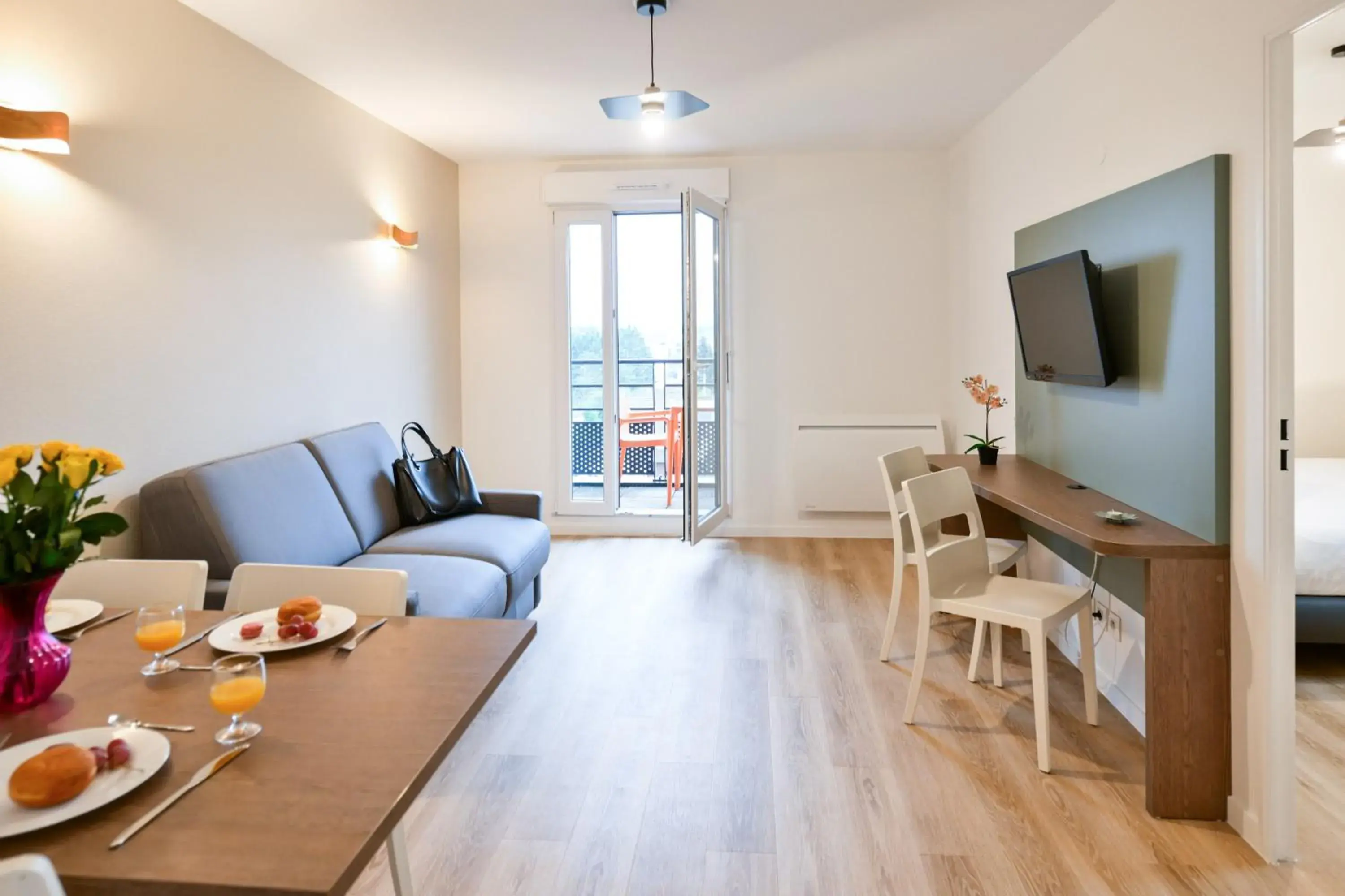 Two-Bedroom Apartment in Comfort Aparthotel Versailles, St Cyr l'Ecole Two-Bedroom Apartment in Comfort Aparthotel Versailles, St Cyr l'Ecole