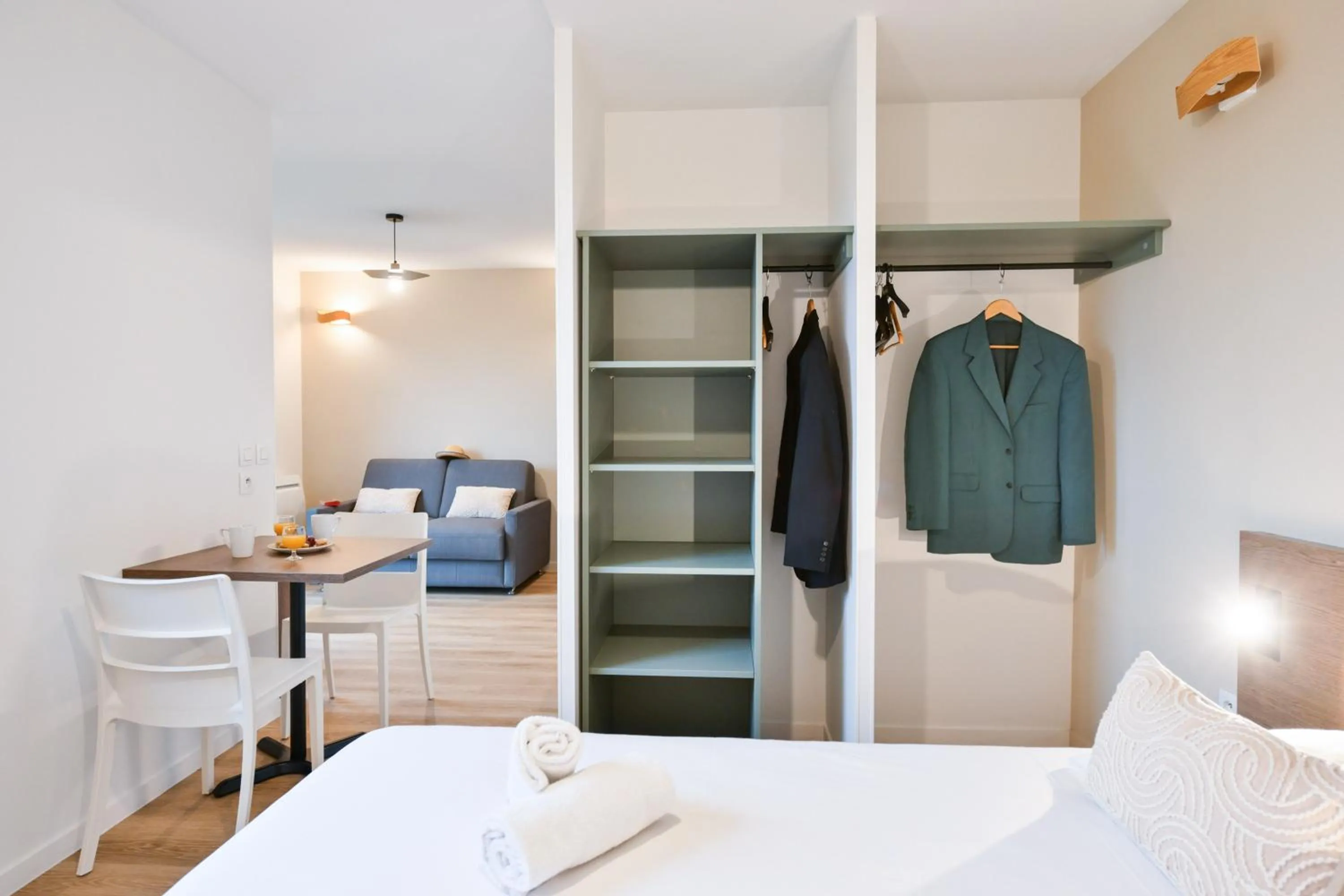 Bedroom, Bed in Comfort Aparthotel Versailles, St Cyr l'Ecole