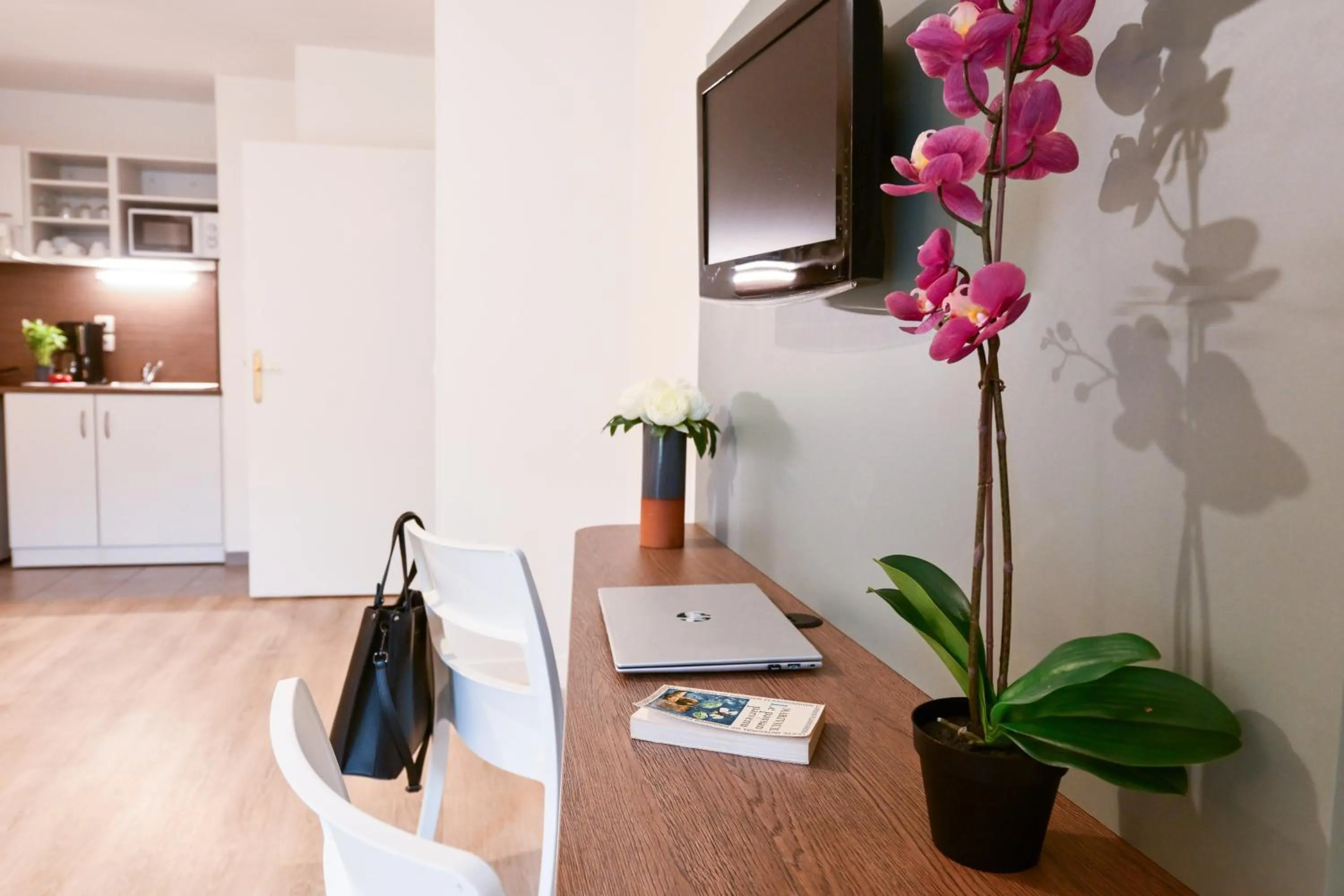 Seating area in Comfort Aparthotel Versailles, St Cyr l'Ecole
