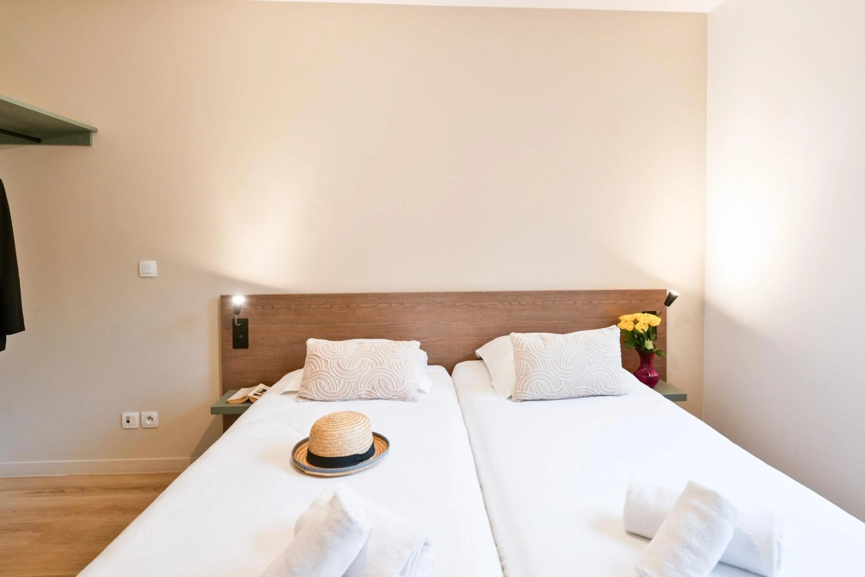 Bedroom, Bed in Comfort Aparthotel Versailles, St Cyr l'Ecole