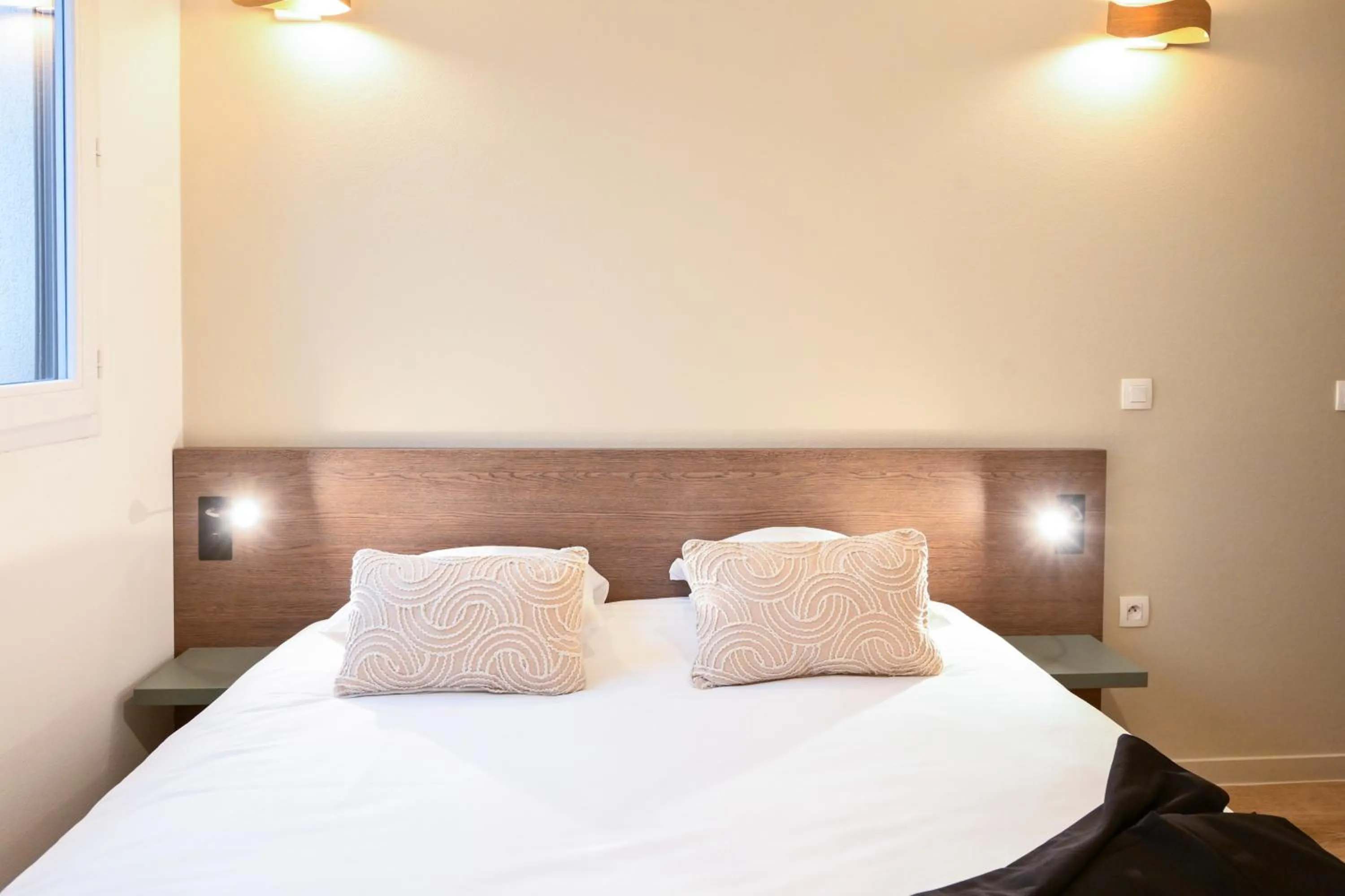 Bedroom, Bed in Comfort Aparthotel Versailles, St Cyr l'Ecole