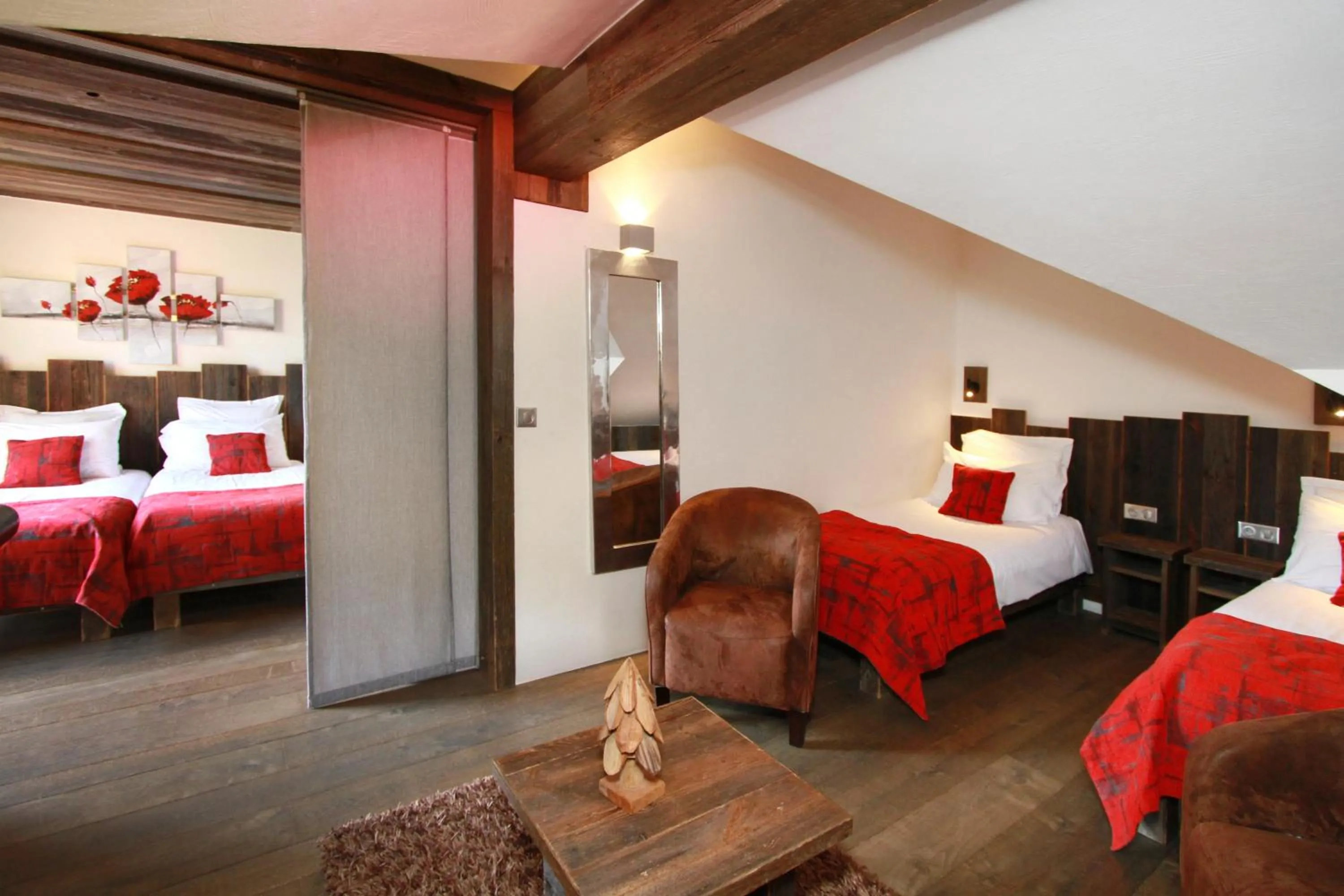 Photo of the whole room, Bed in Hotel Cote Brune