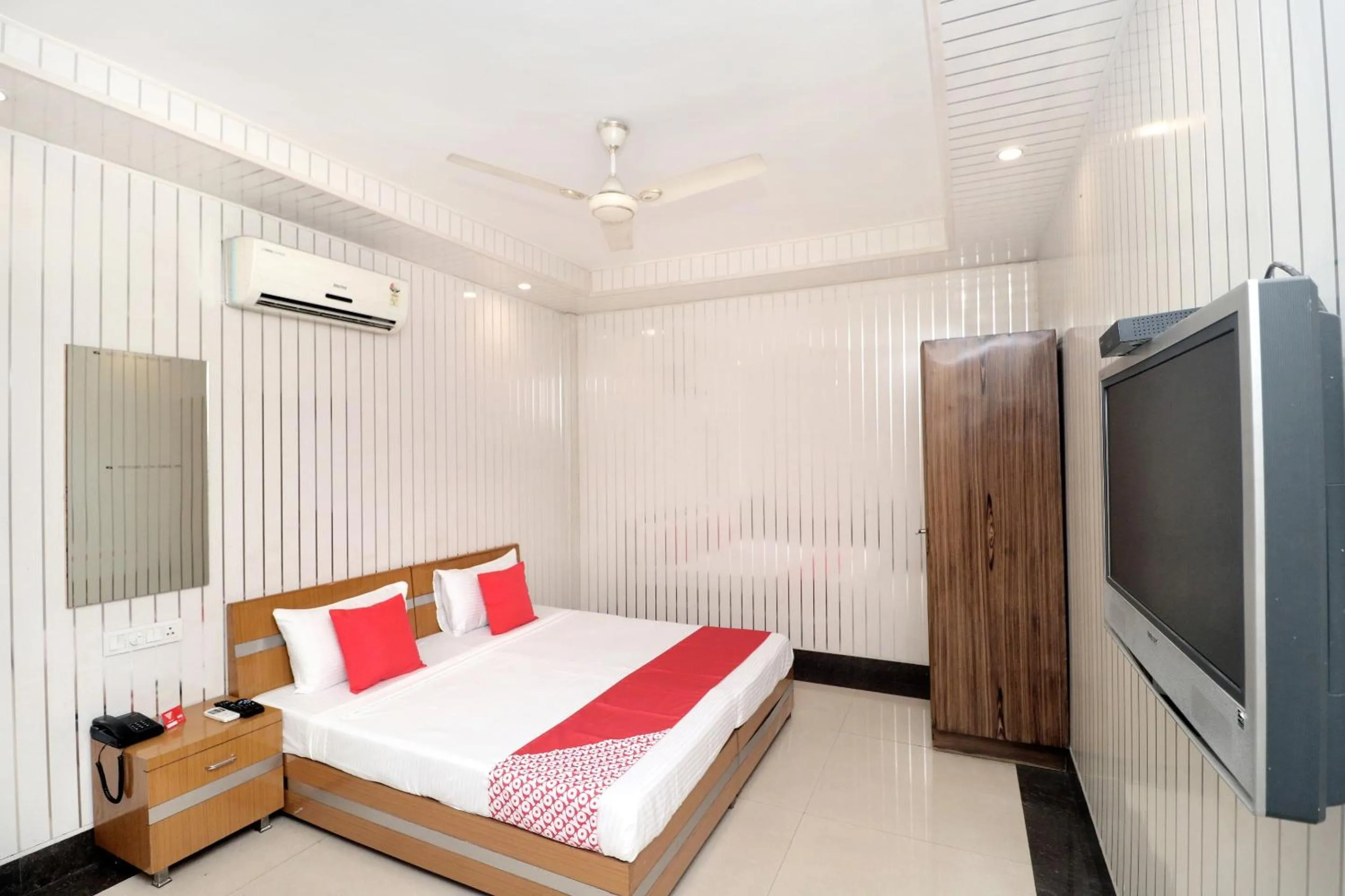 Bedroom, Bed in Hotel O Le Bon Ton