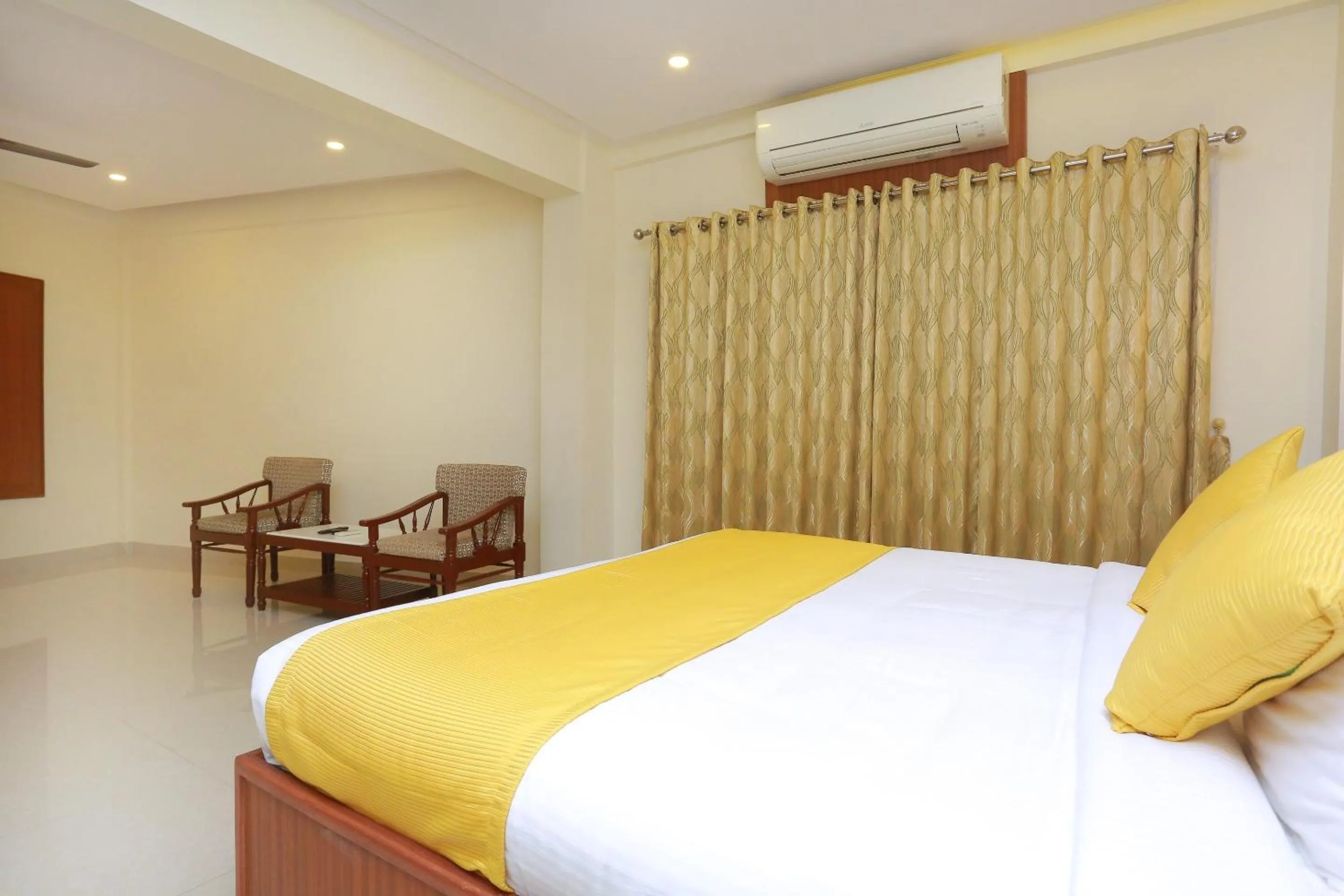 Bedroom, Bed in Super Capital O Kovilakam Residency