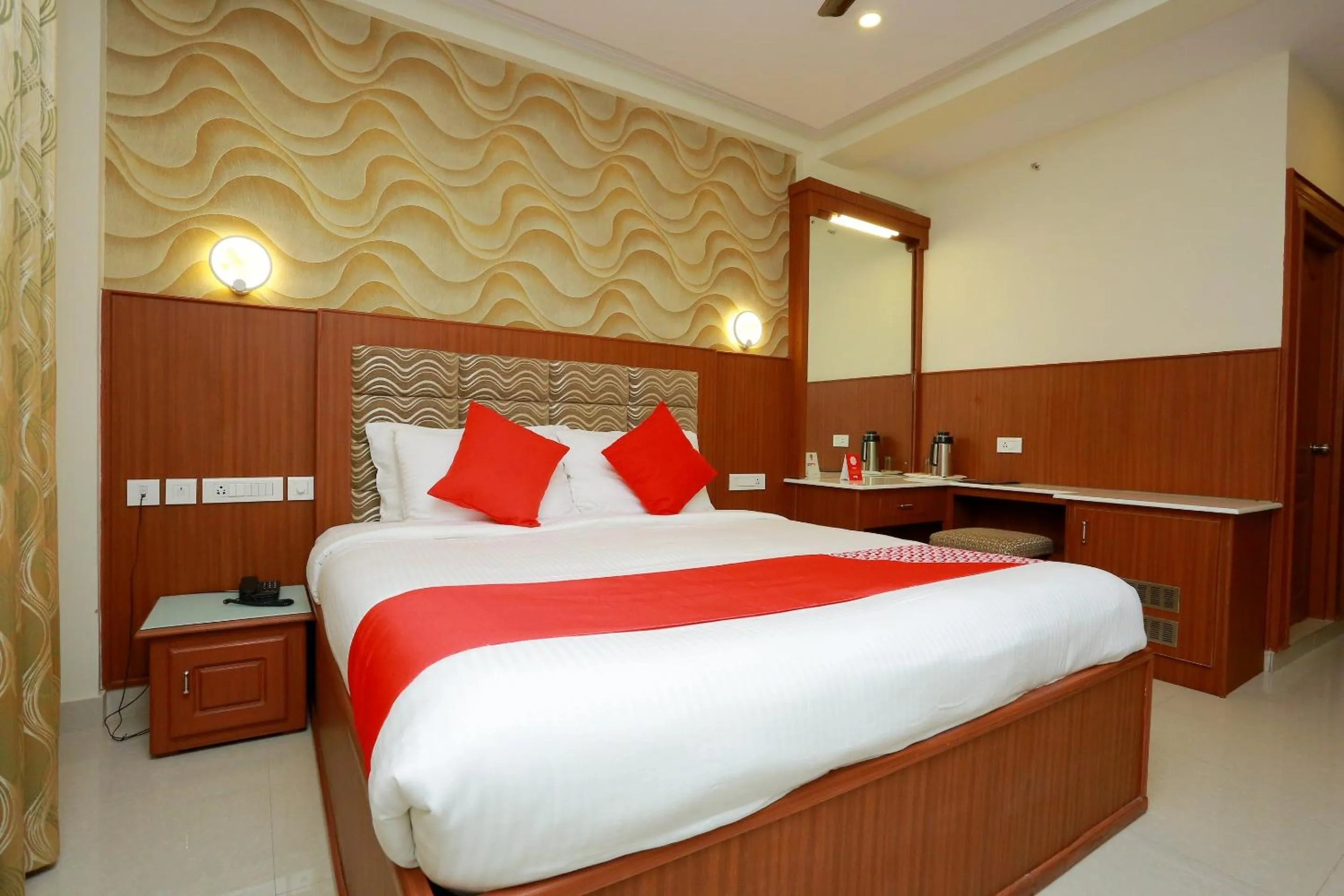 Bedroom, Bed in Super Capital O Kovilakam Residency