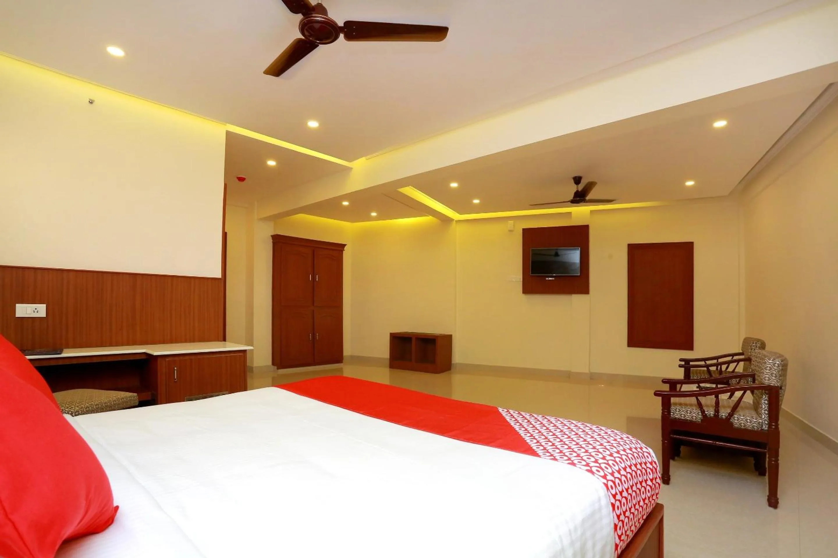 Bedroom, Bed in Super Capital O Kovilakam Residency