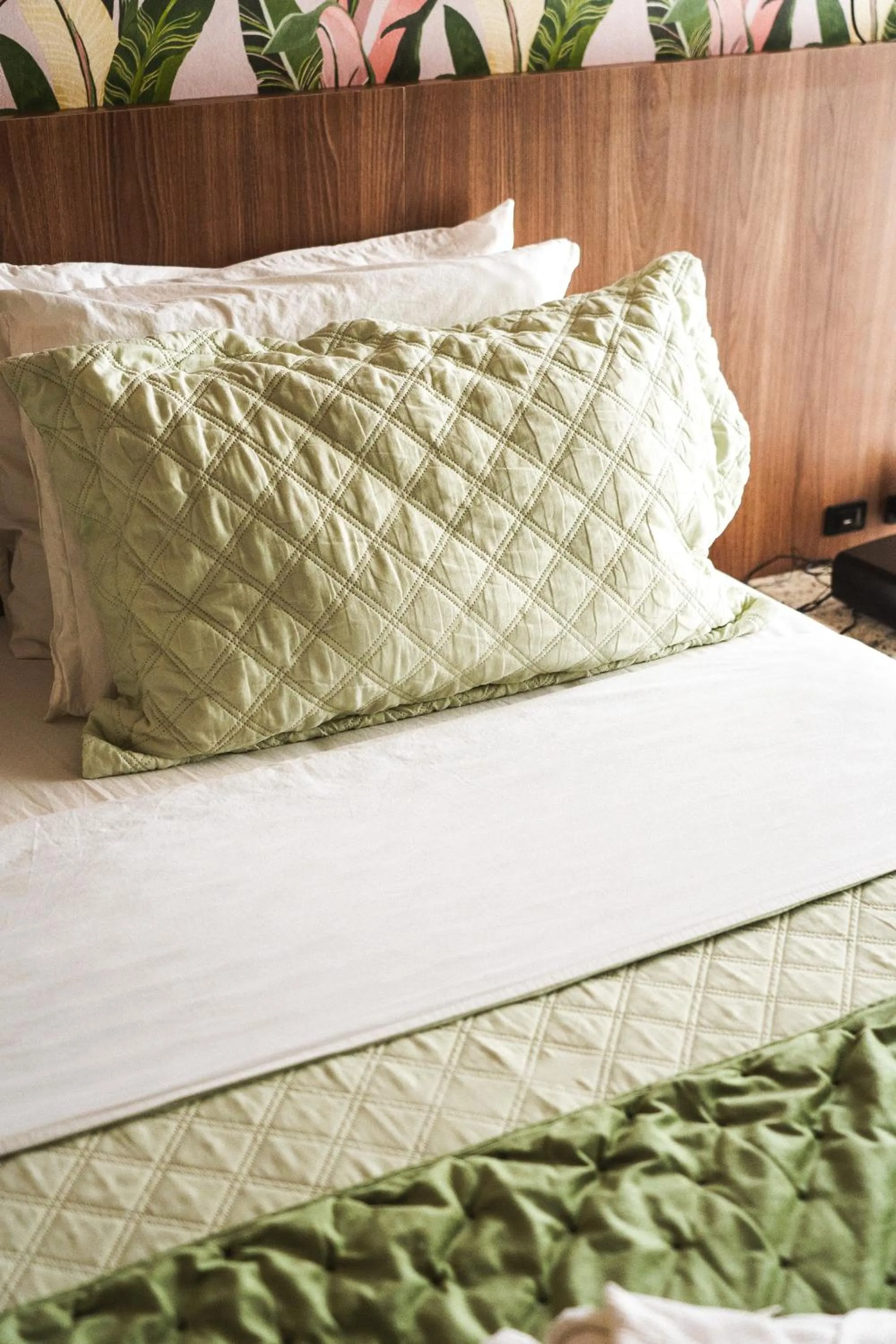 Photo of the whole room, Bed in Cris Hotel