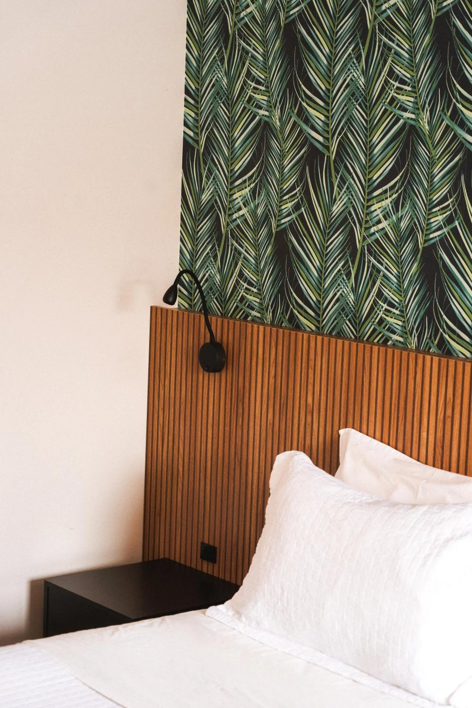 Photo of the whole room, Bed in Cris Hotel