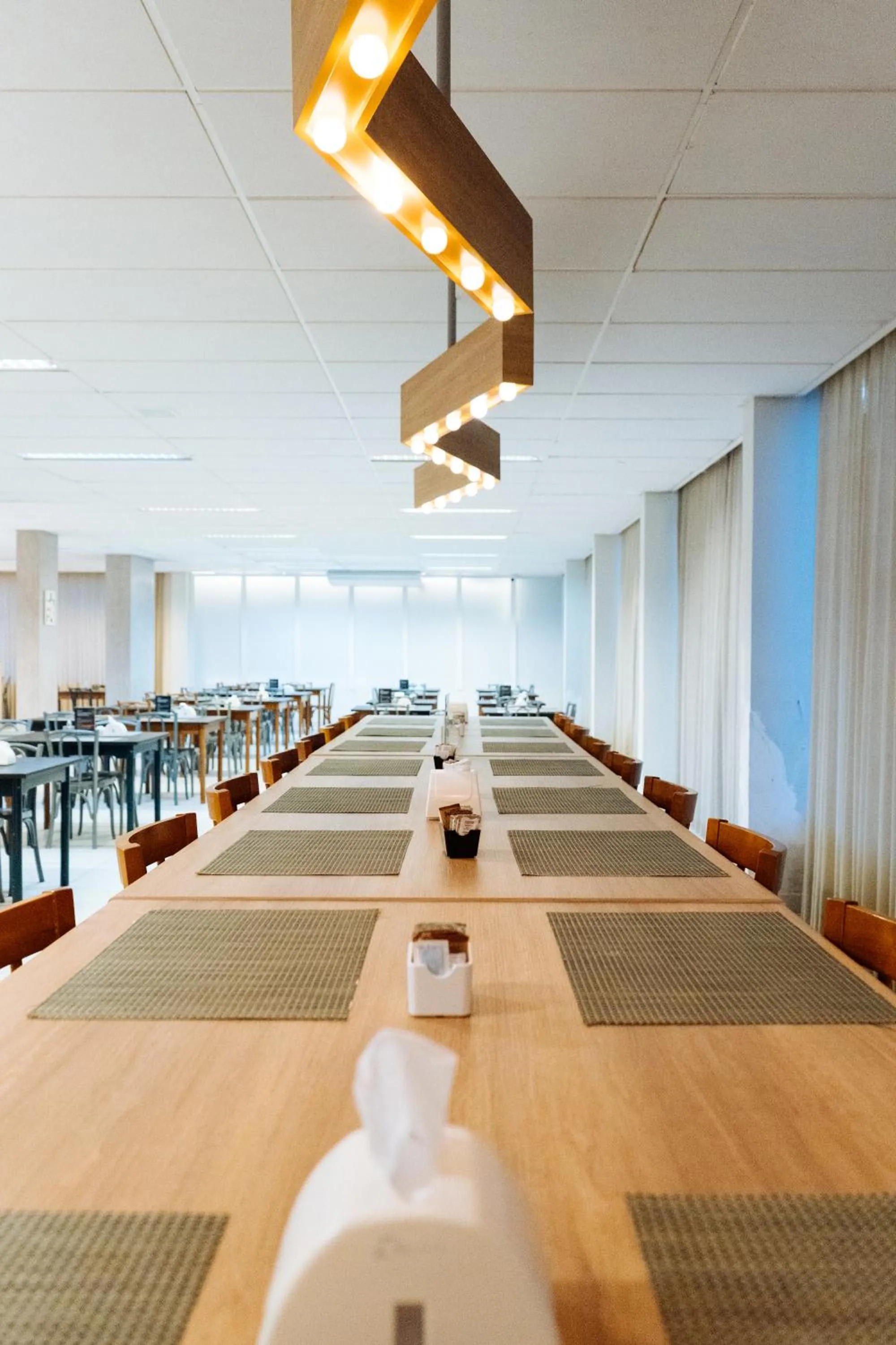 Restaurant/places to eat in Cris Hotel