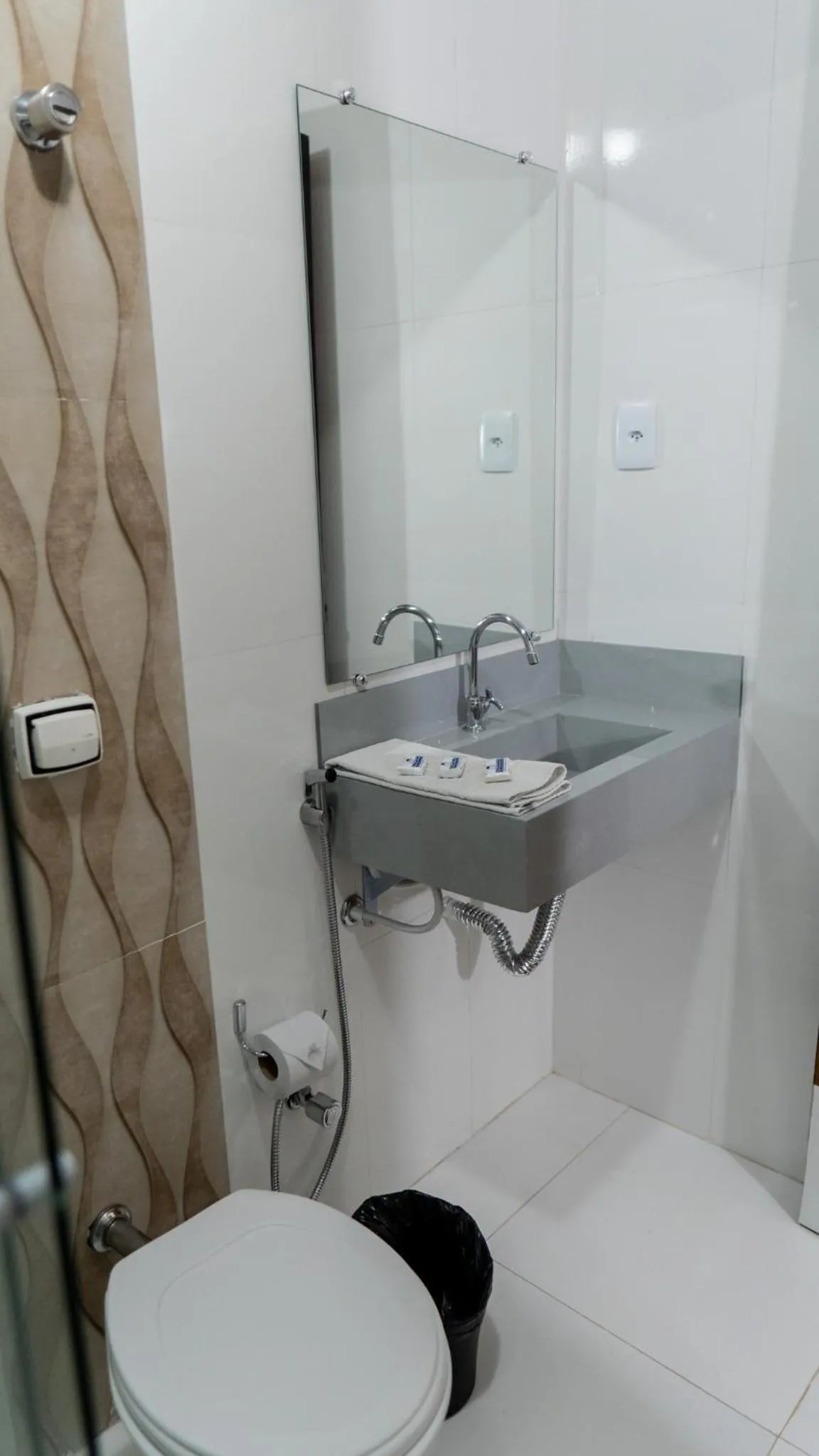 Shower in Nobile Plaza Hotel