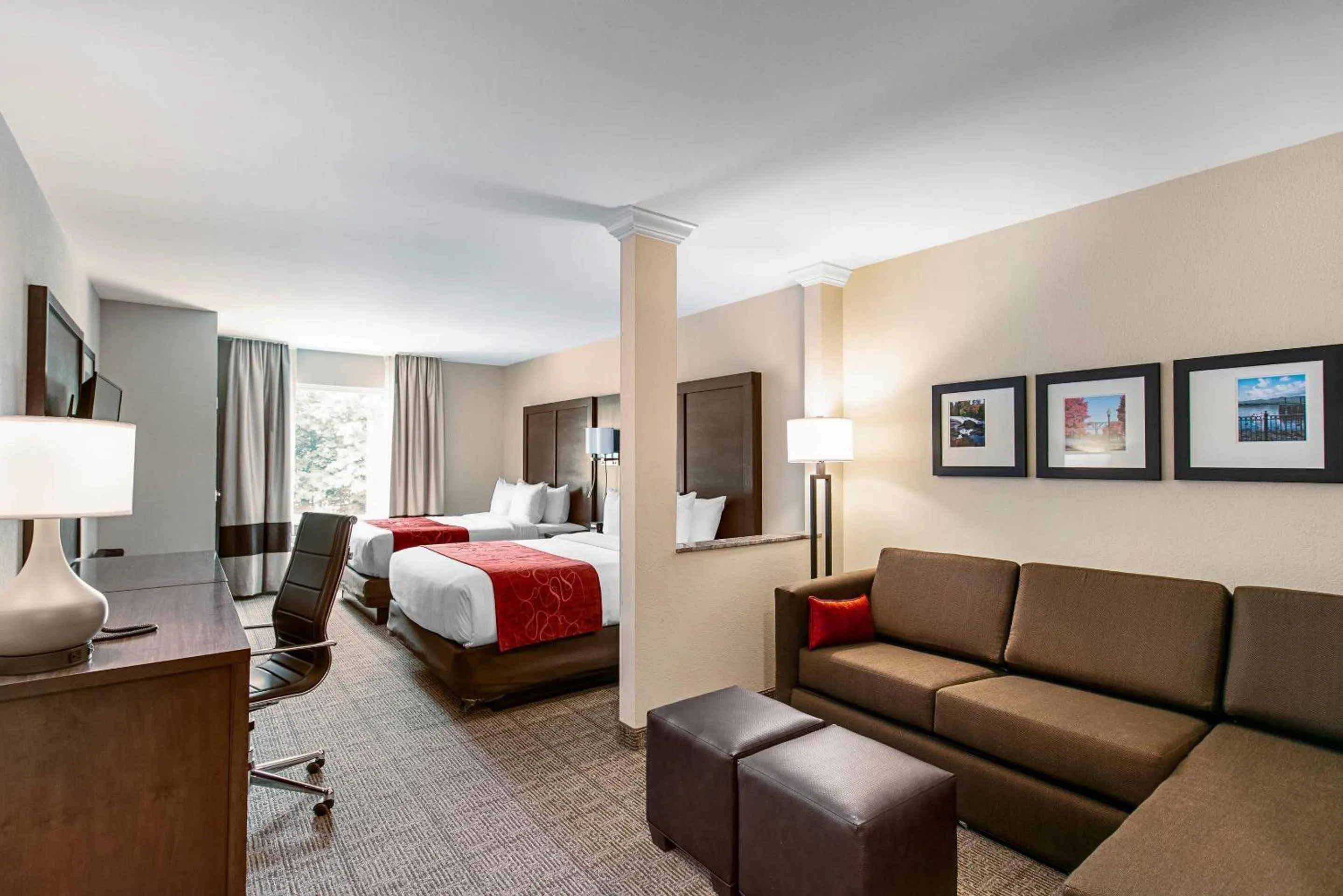 Bedroom, Bed in Comfort Suites Fishkill near Interstate 84