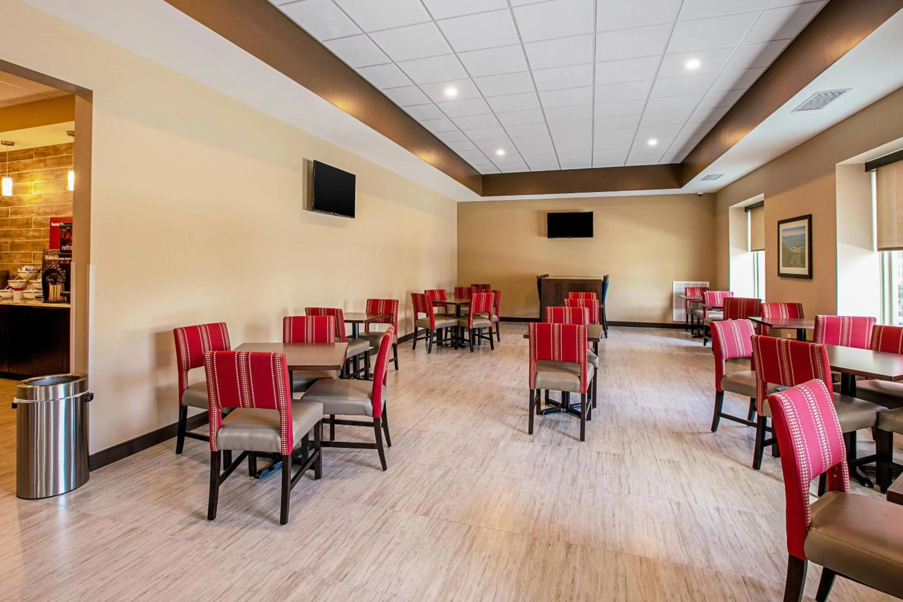 Breakfast in Comfort Suites Fishkill near Interstate 84