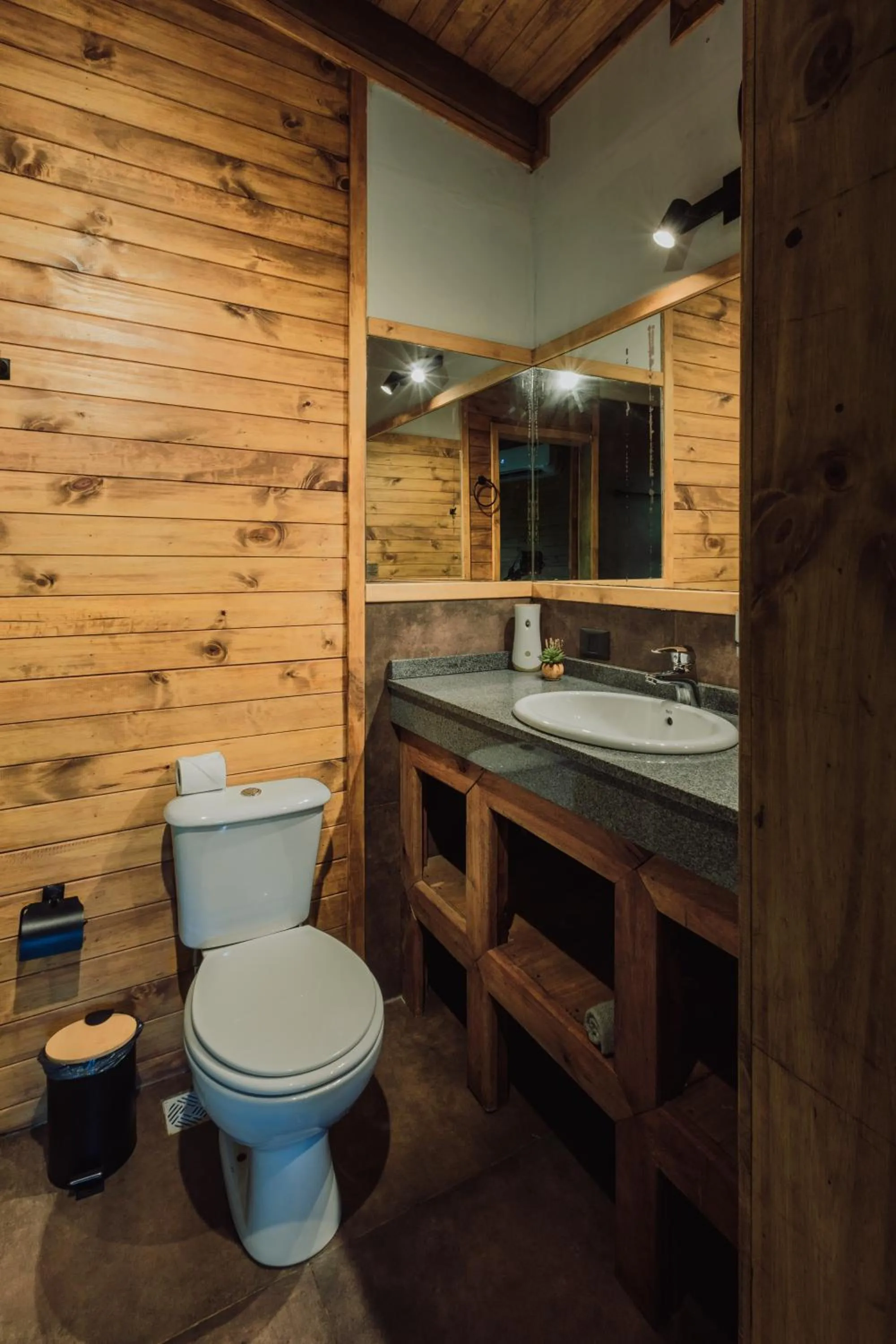 Toilet in Tierra Guaraní Lodge