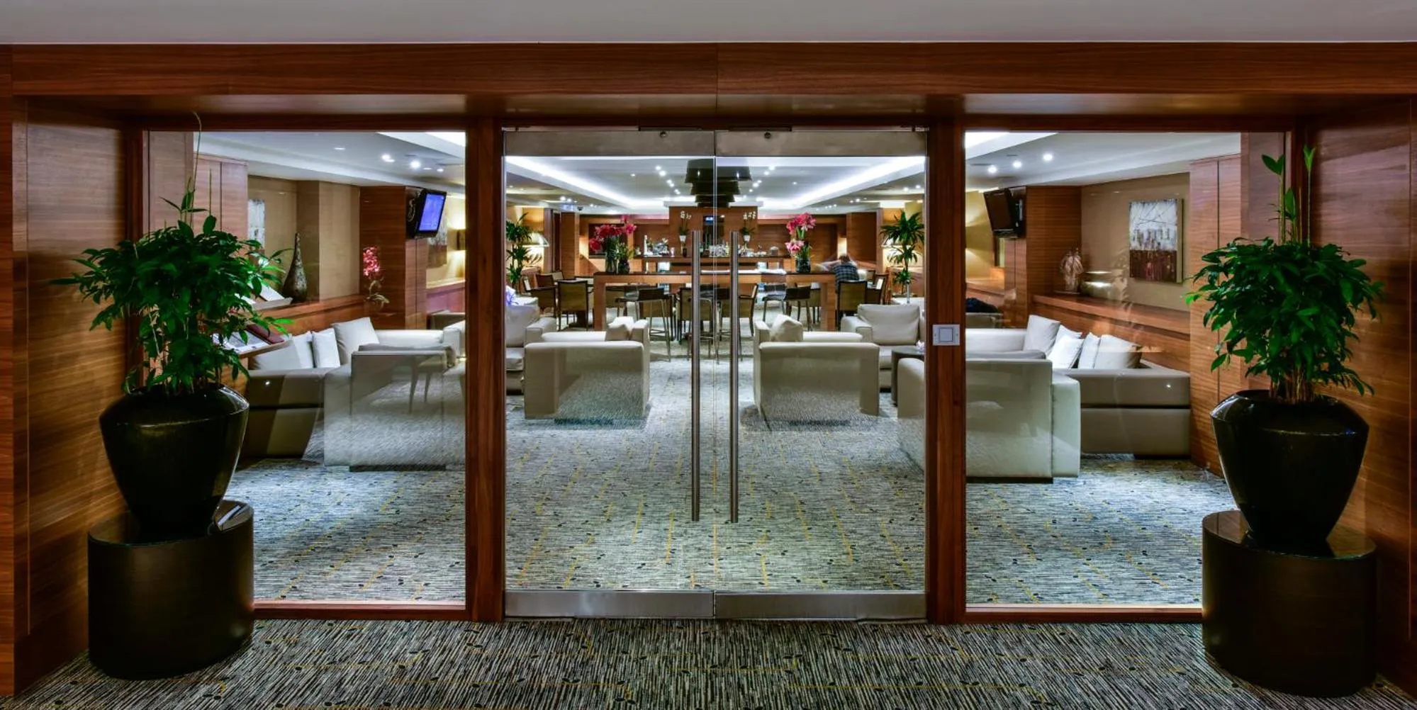Lounge or bar in Sofitel London Heathrow