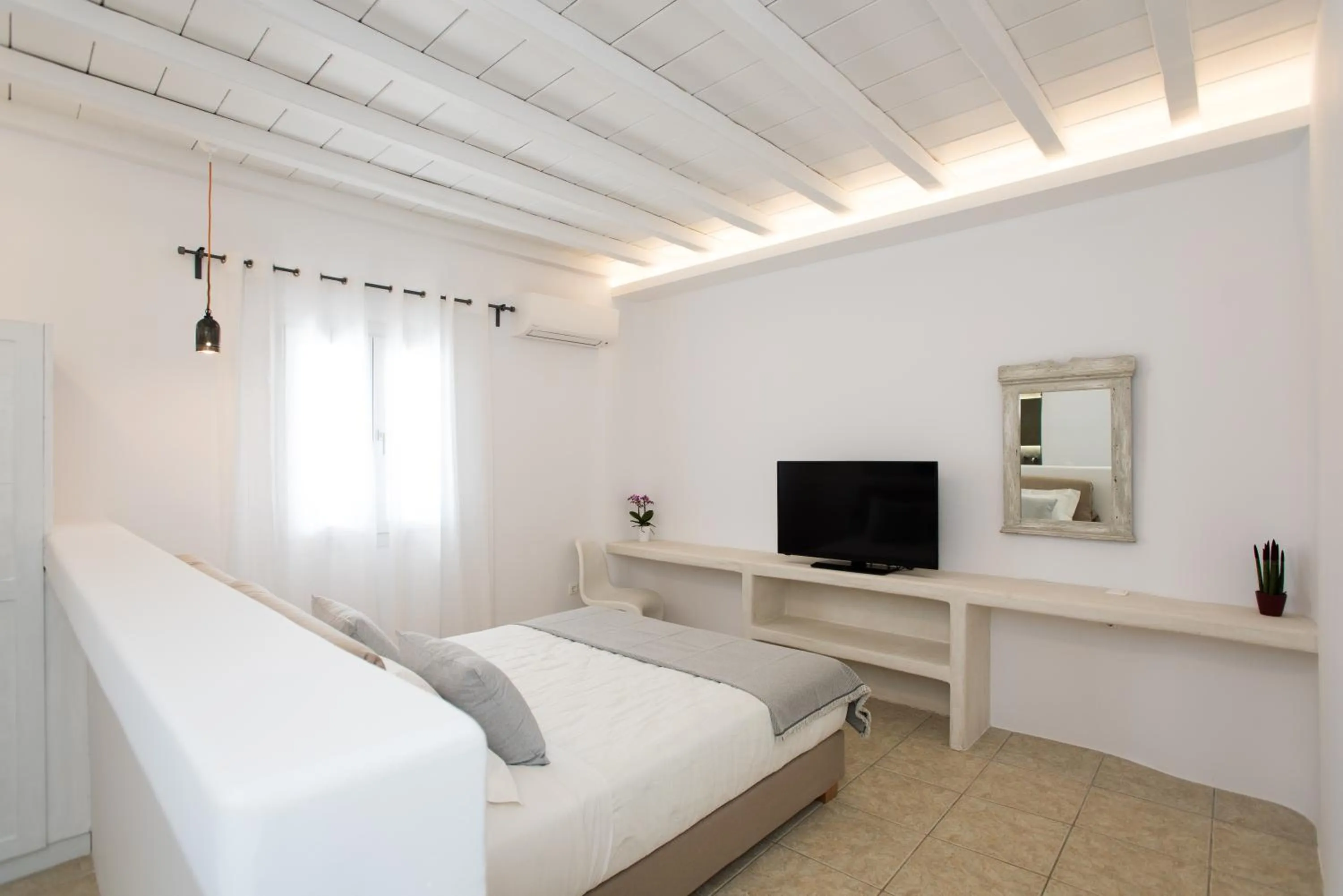 Bed in Mykonos Village