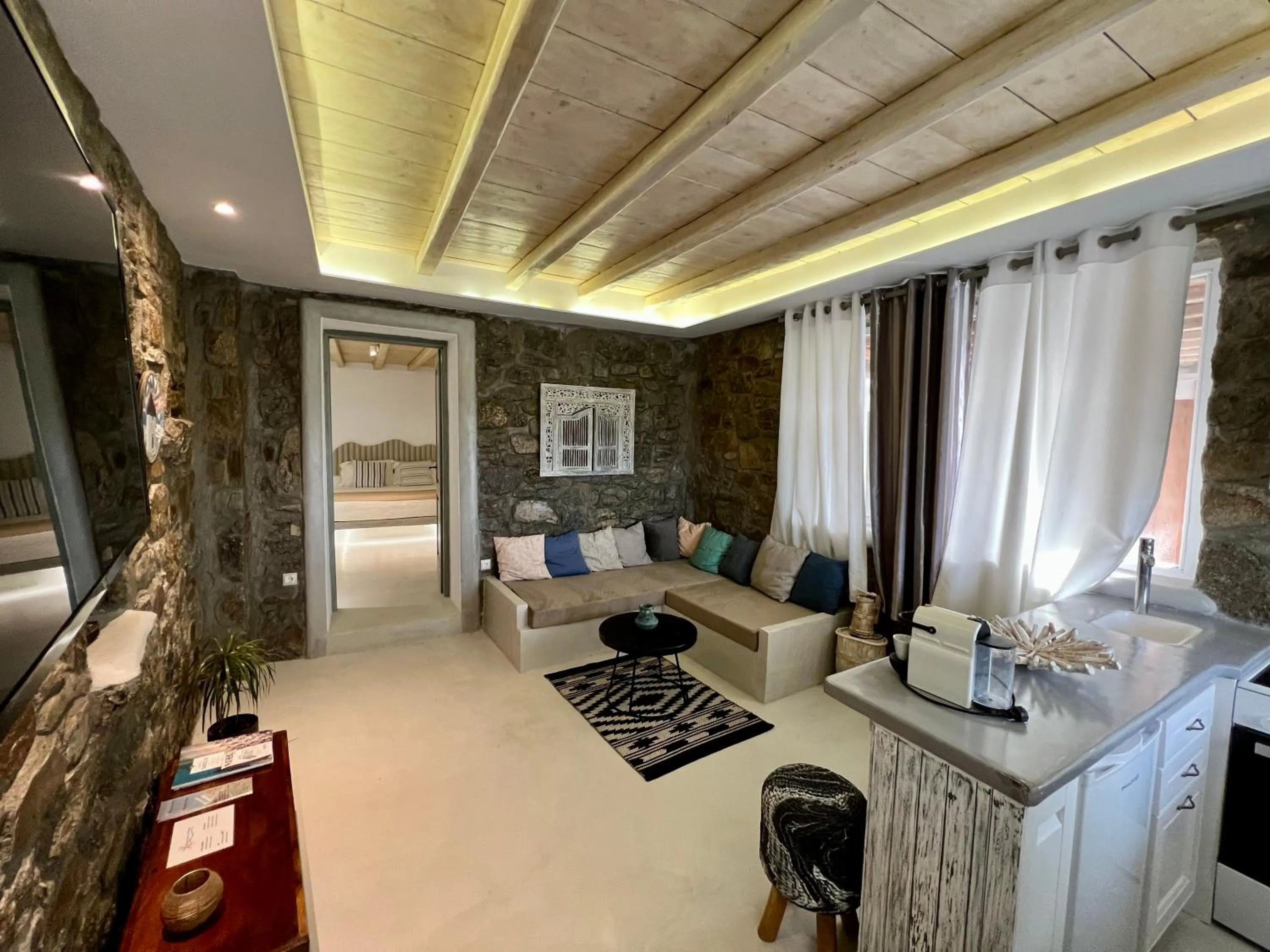 TV and multimedia, Bed in Mykonos Village