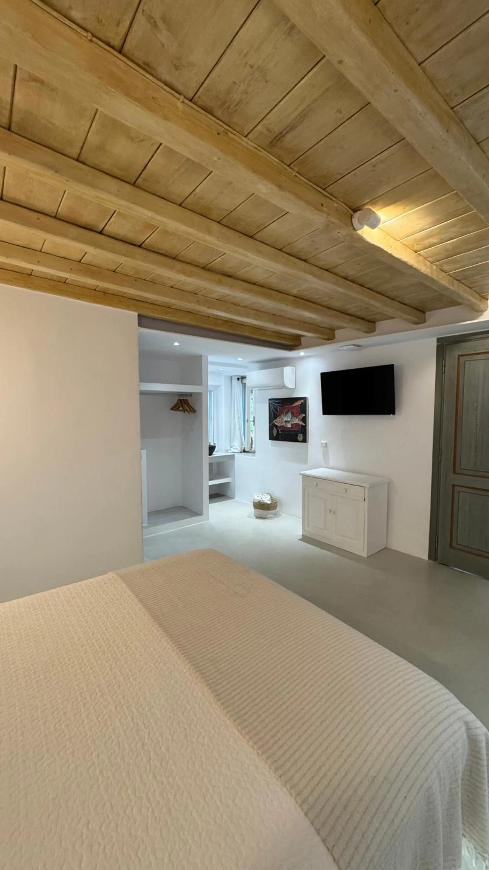 Bed in Mykonos Village