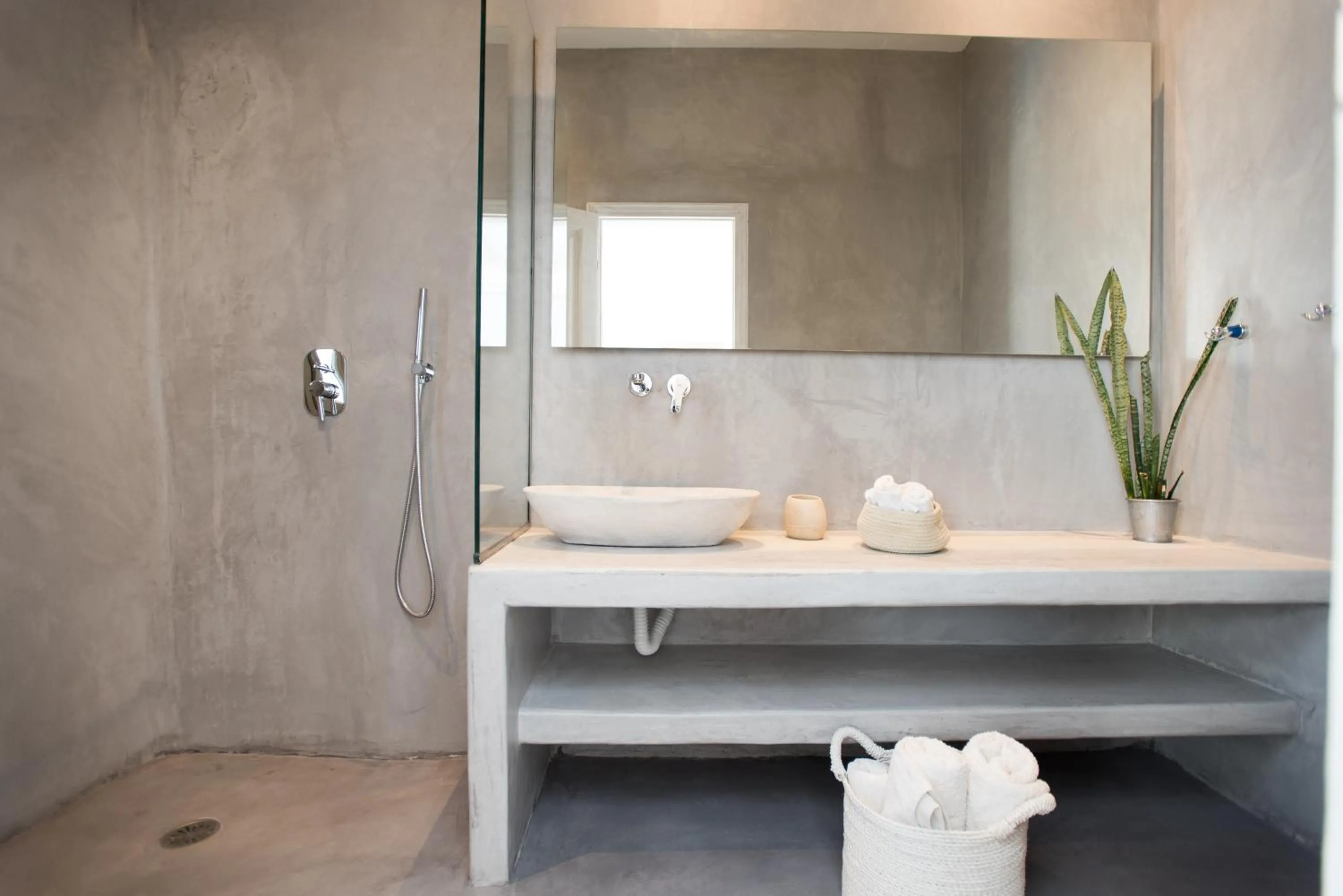 Shower in Mykonos Village