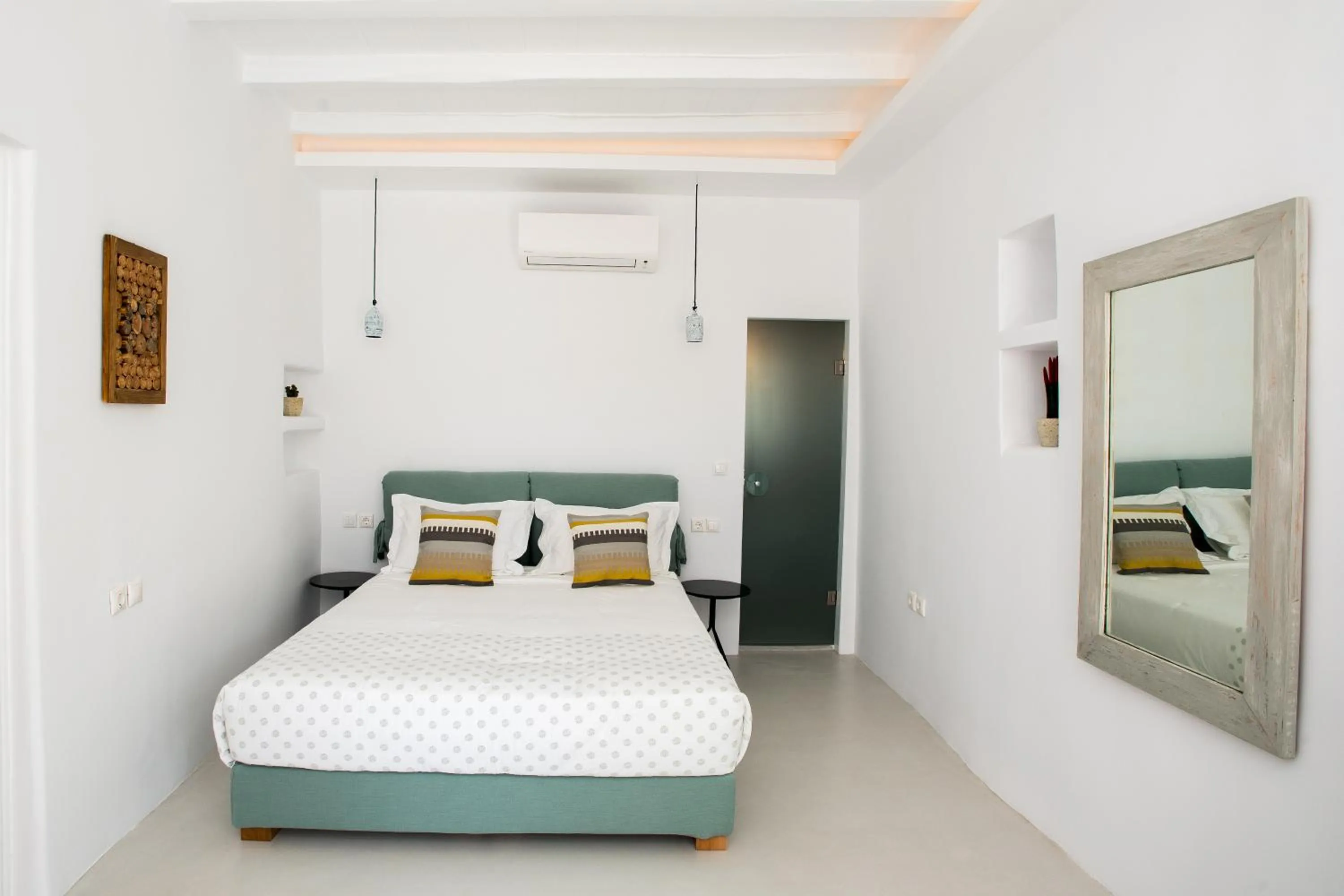 Bed in Mykonos Village