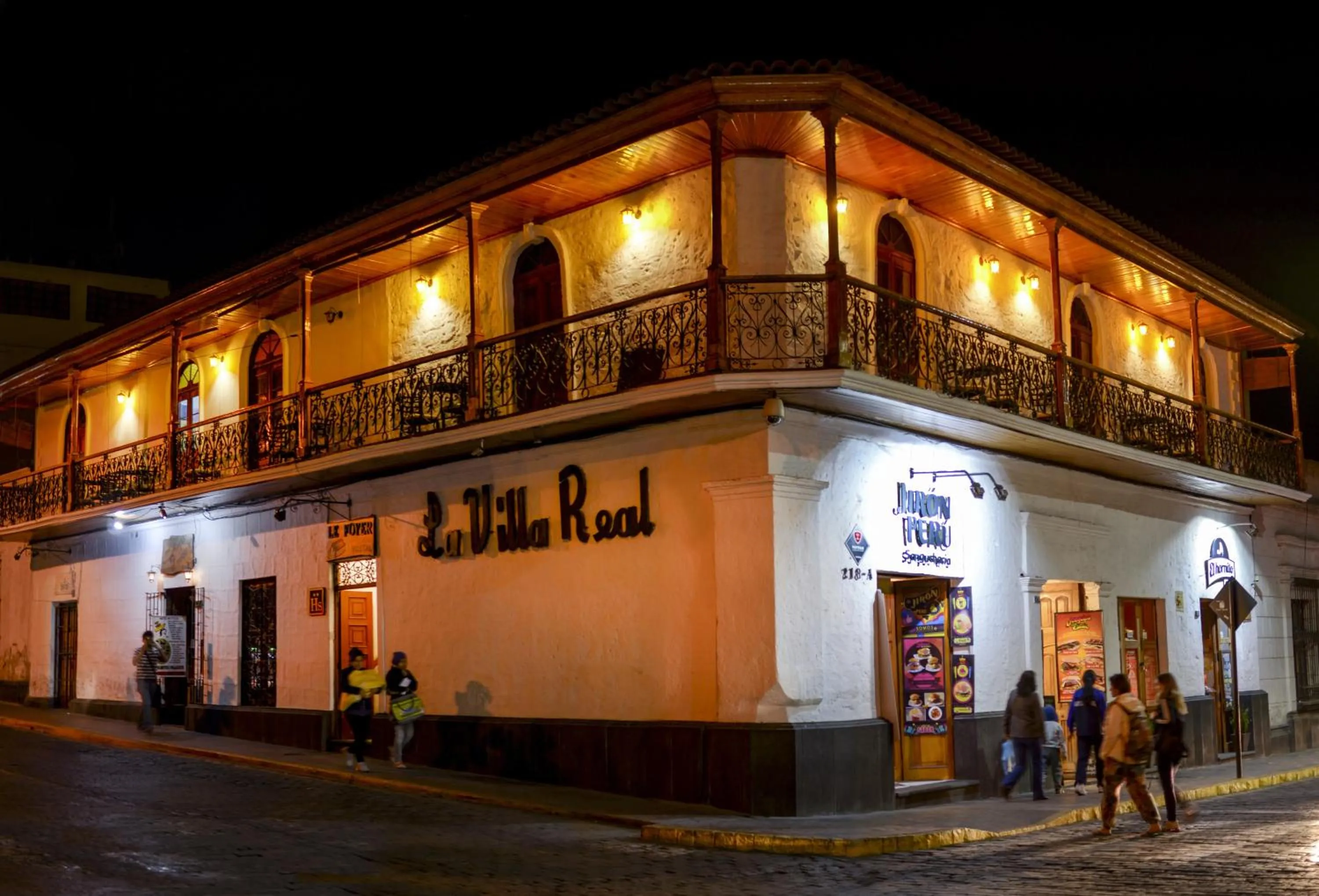 Facade/entrance in Le Foyer Arequipa