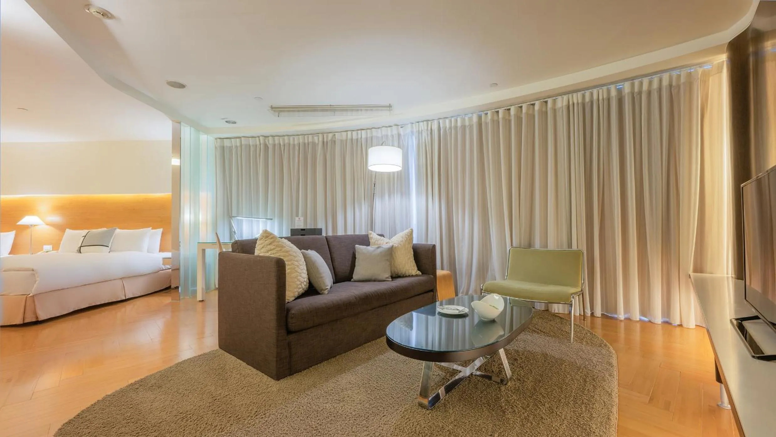 Living room, Bed in Tempus Hotel