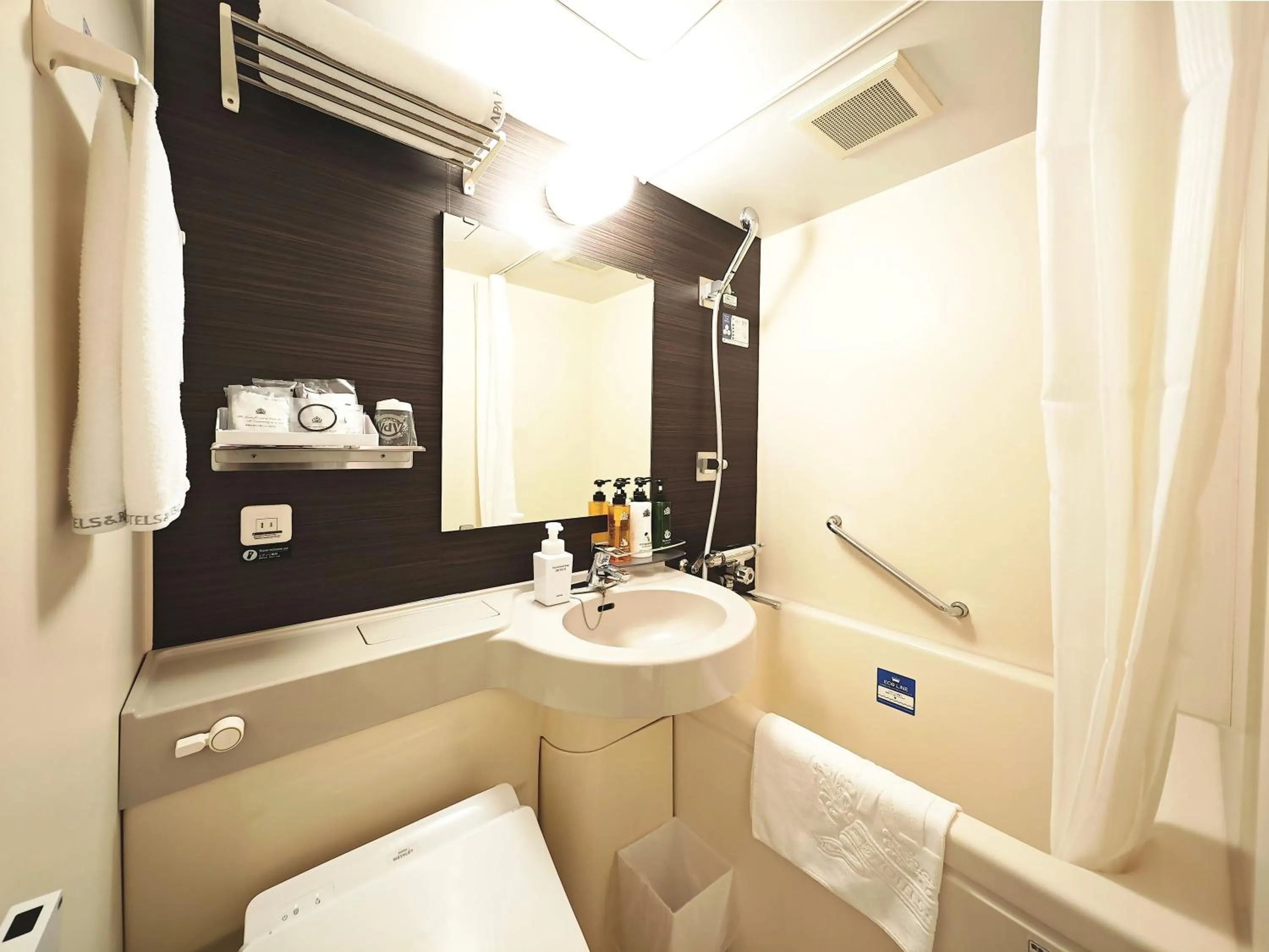 Bathroom in APA Hotel Kyoto Eki Horikawadori