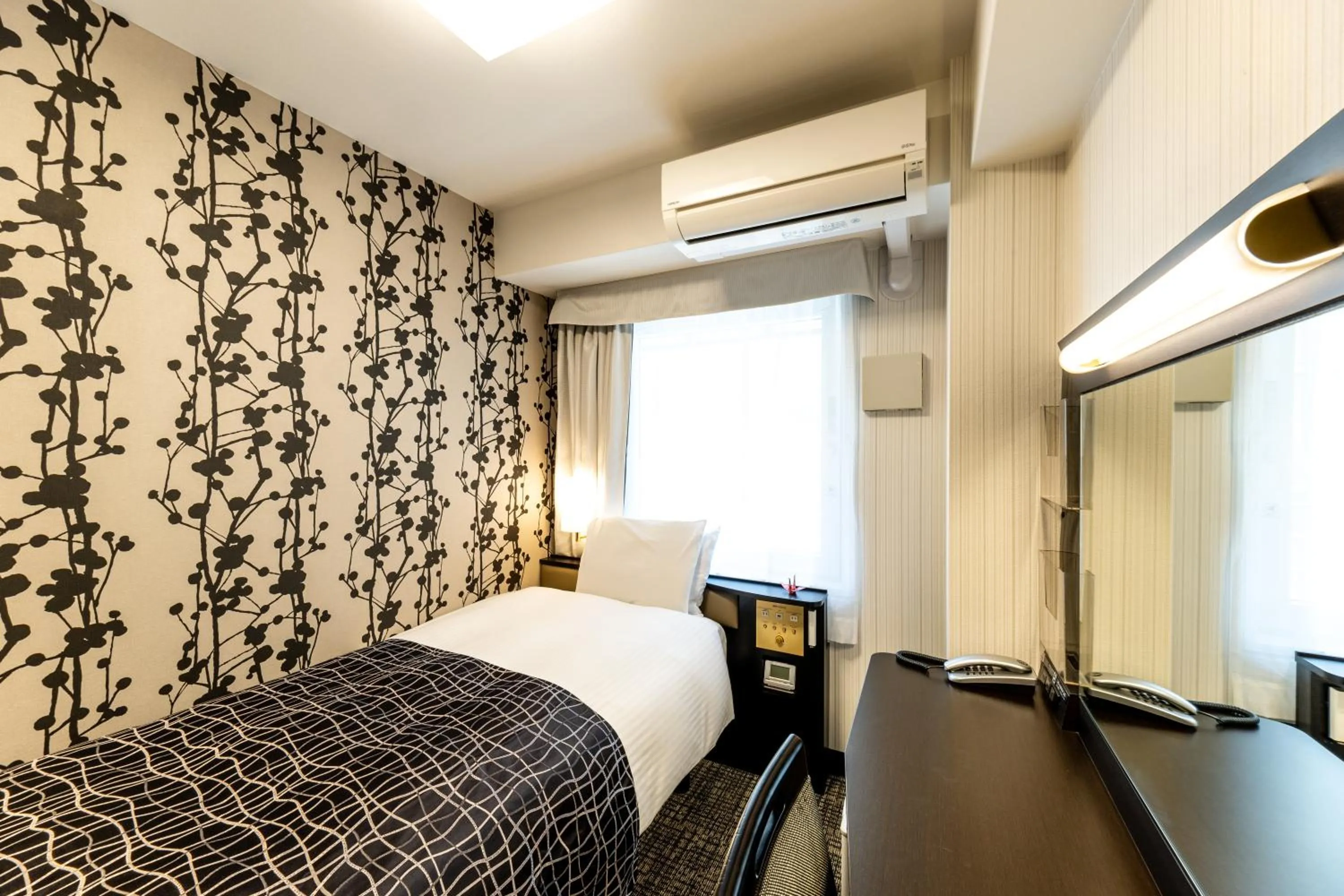 Bed in APA Hotel Kyoto Ekimae Chuoguchi