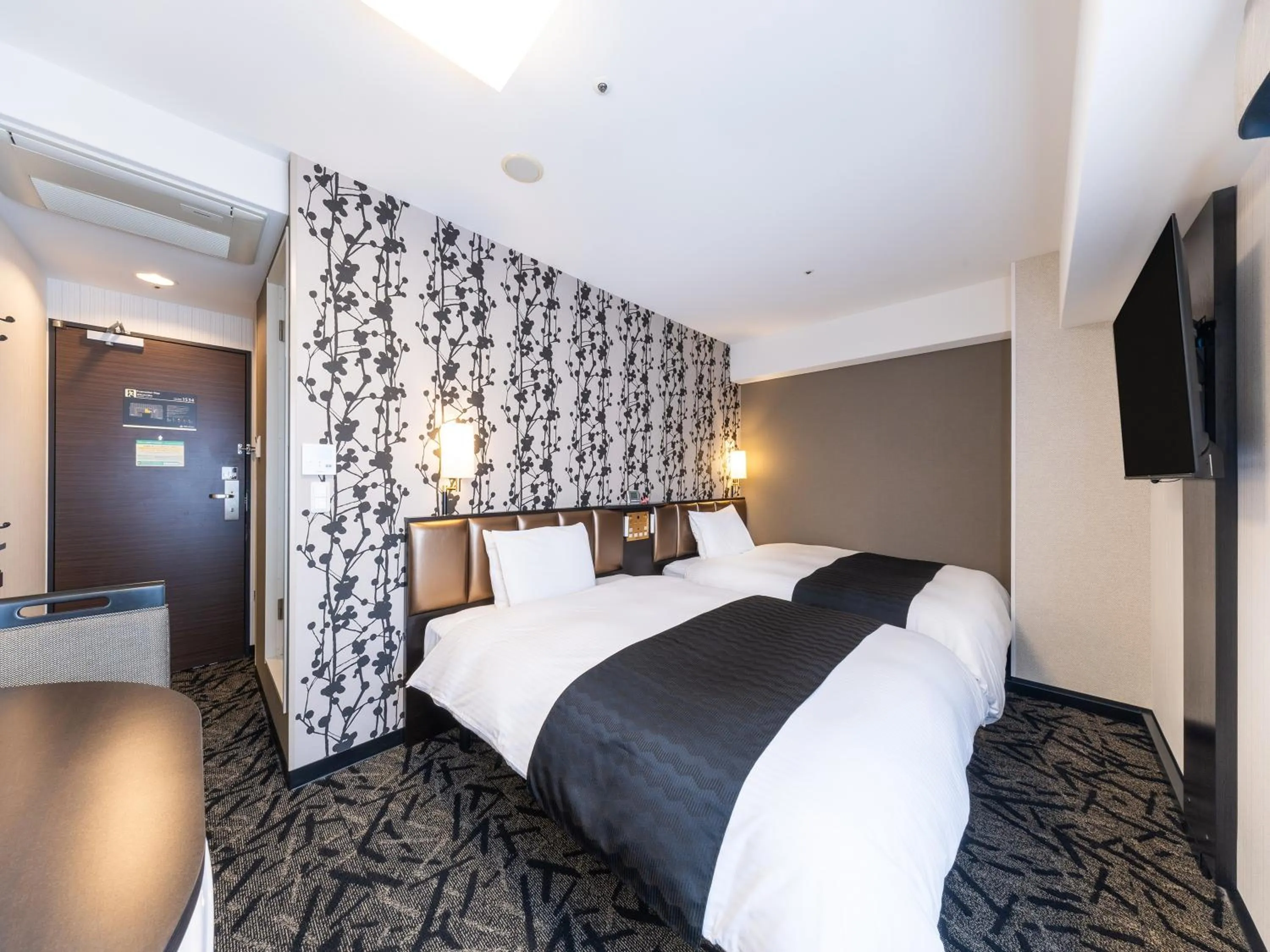 Photo of the whole room, Bed in APA Hotel Yodoyabashi Ekimae