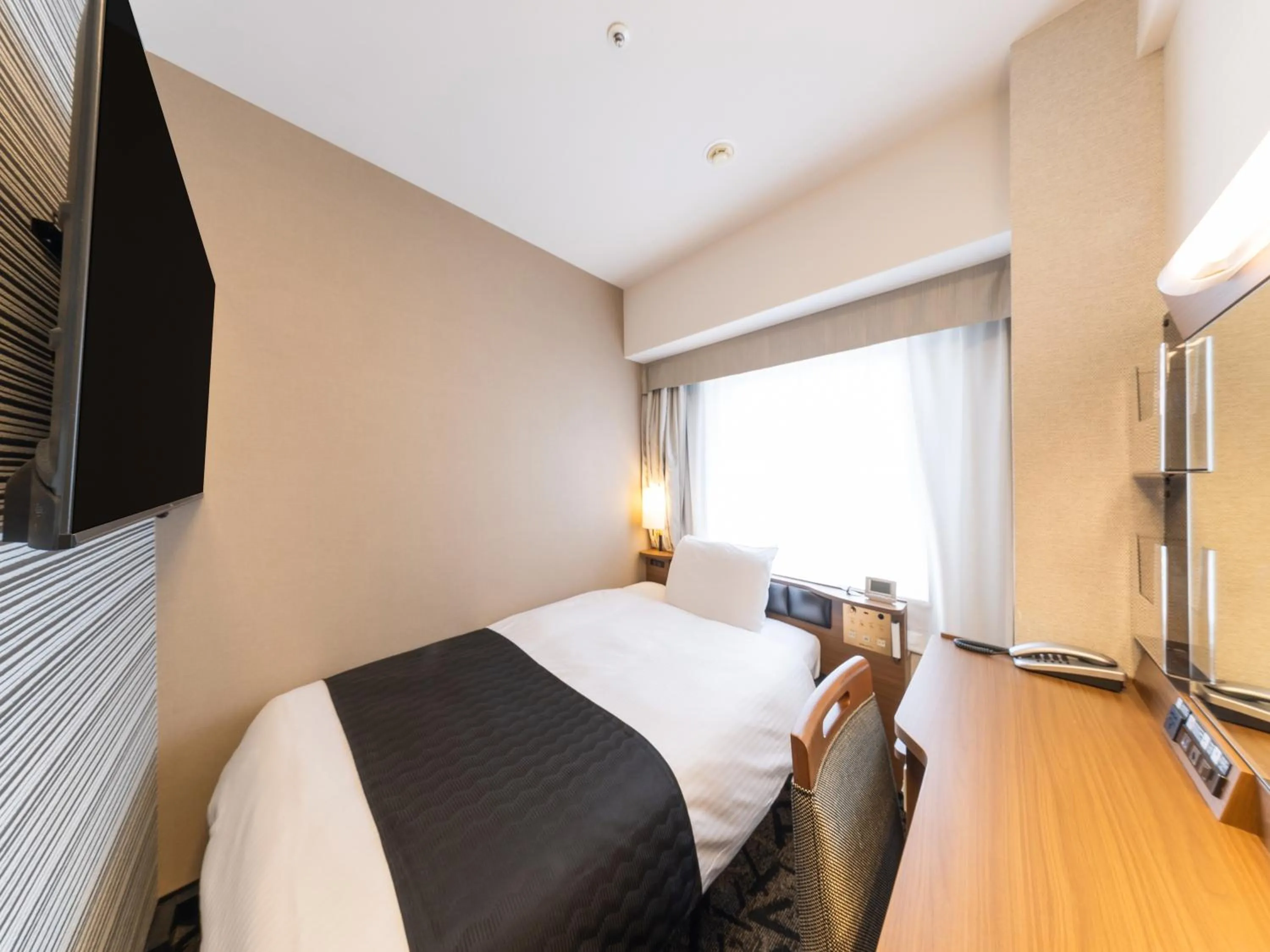 Photo of the whole room, Bed in APA Hotel Yodoyabashi Ekimae