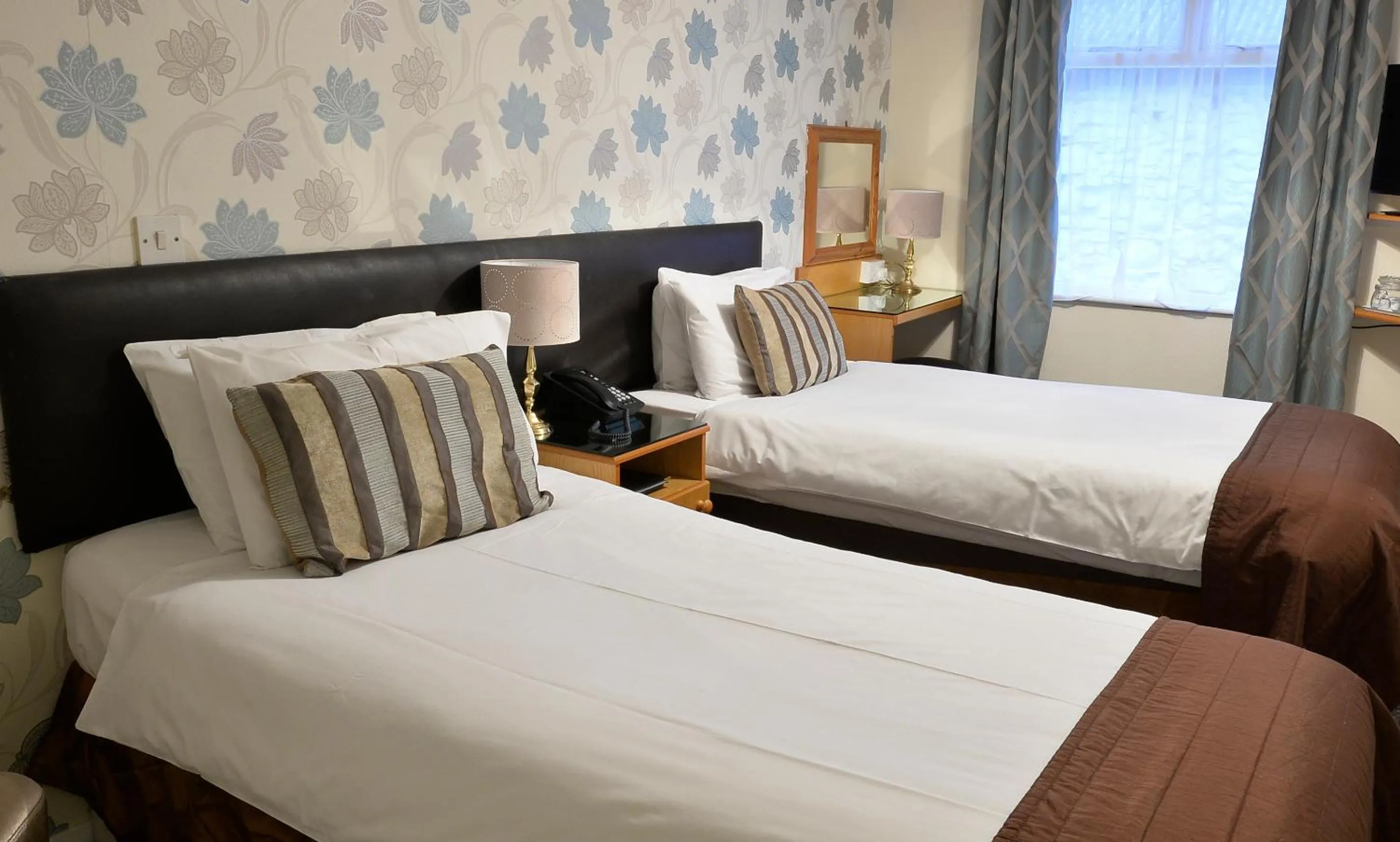 Bedroom, Bed in Dobbins Inn