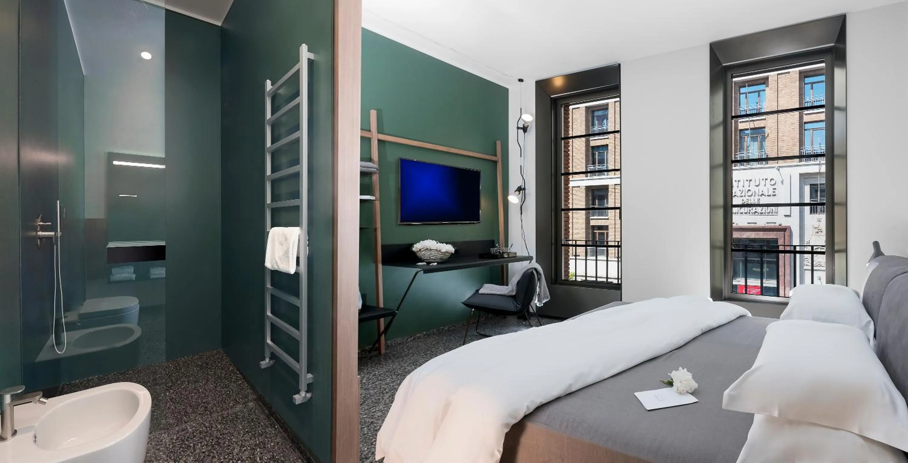 Bathroom, Bed in Hotel Royal Bissolati