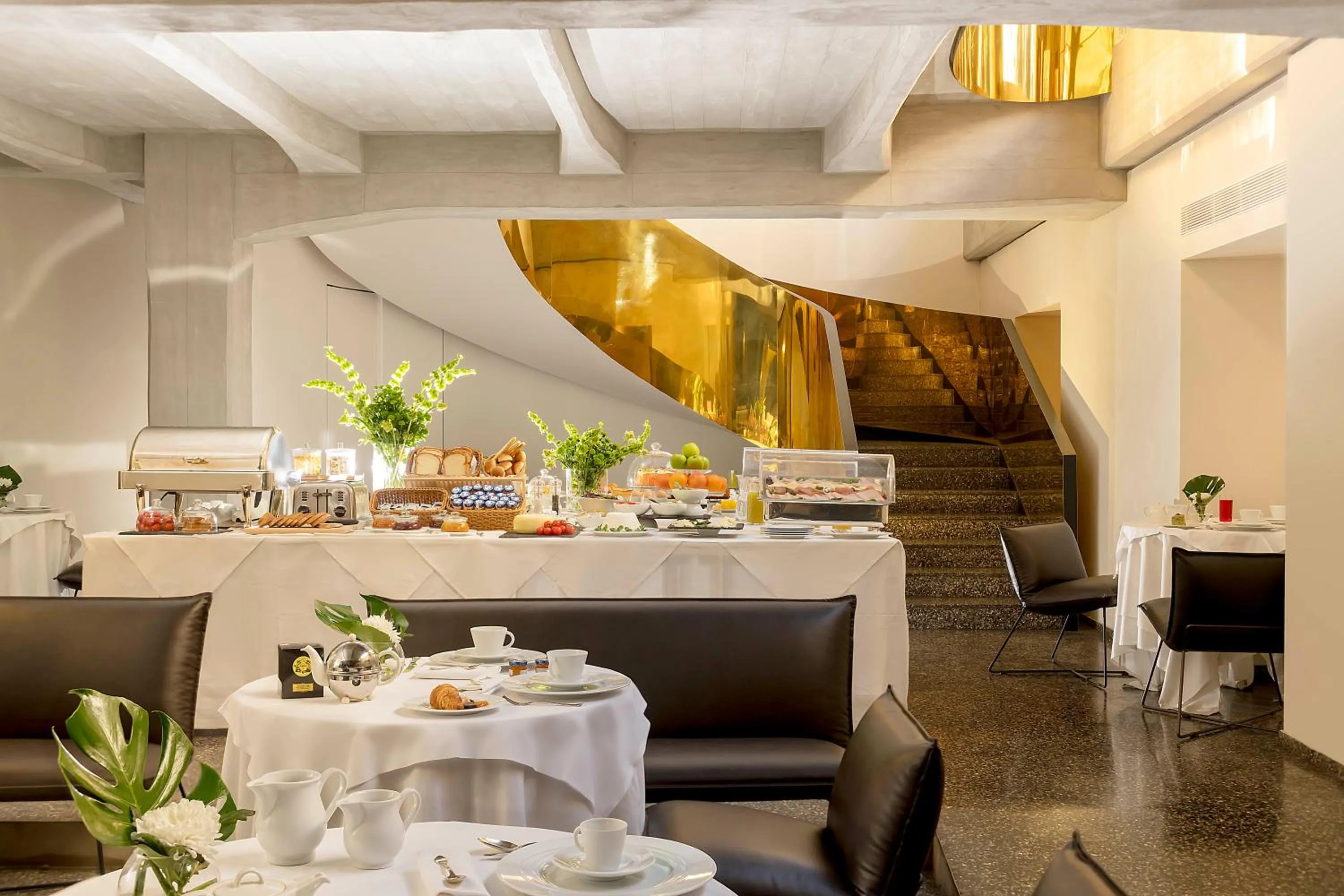 Restaurant/places to eat in Hotel Royal Bissolati