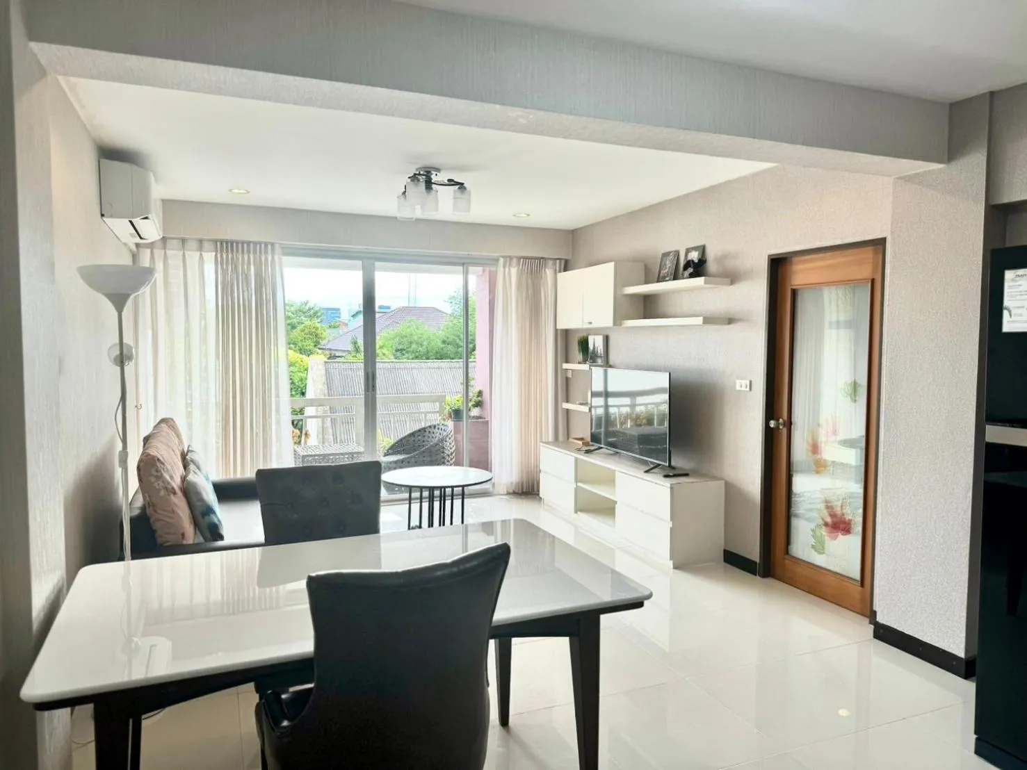 Living room in Baan Sabai Rama IV Apartment