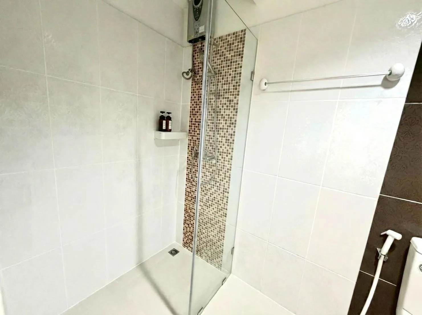Shower in Baan Sabai Rama IV Apartment