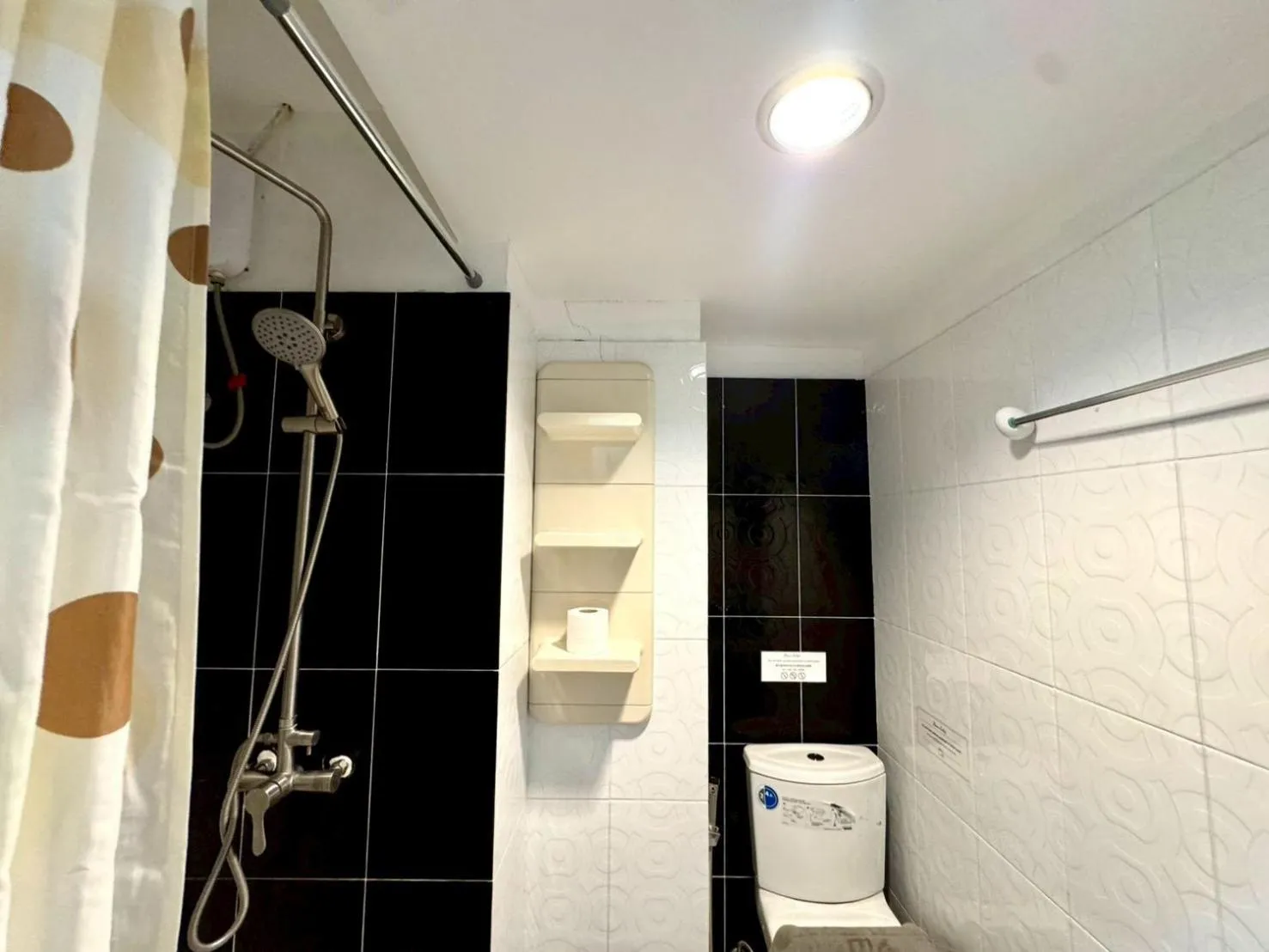 Bathroom in Baan Sabai Rama IV Apartment