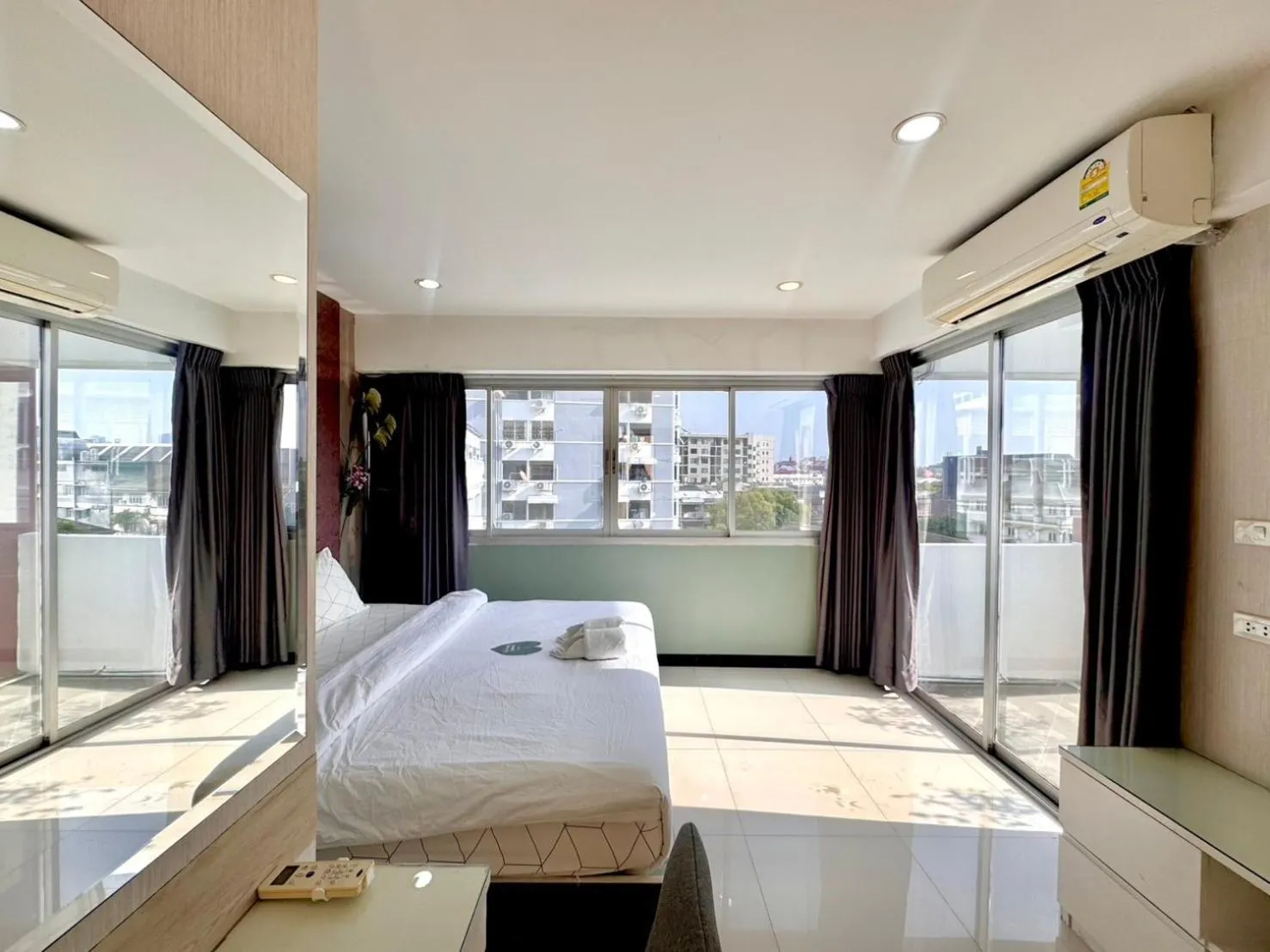 Bedroom, Bed in Baan Sabai Rama IV Apartment