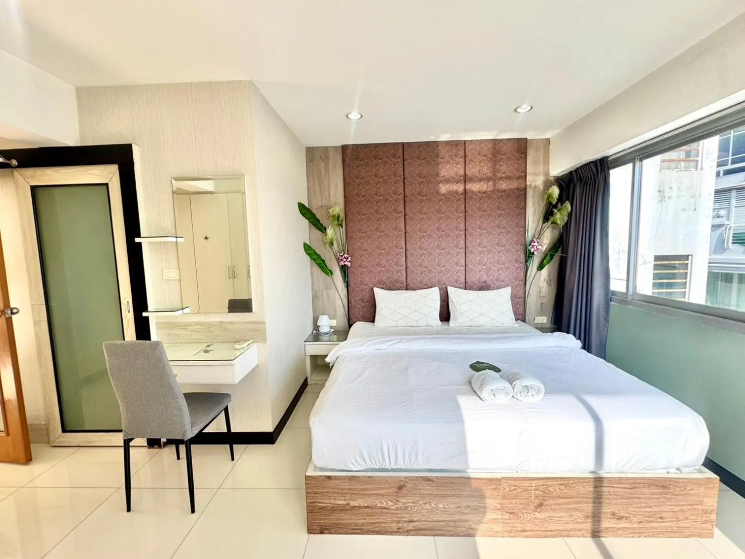 Bedroom, Bed in Baan Sabai Rama IV Apartment