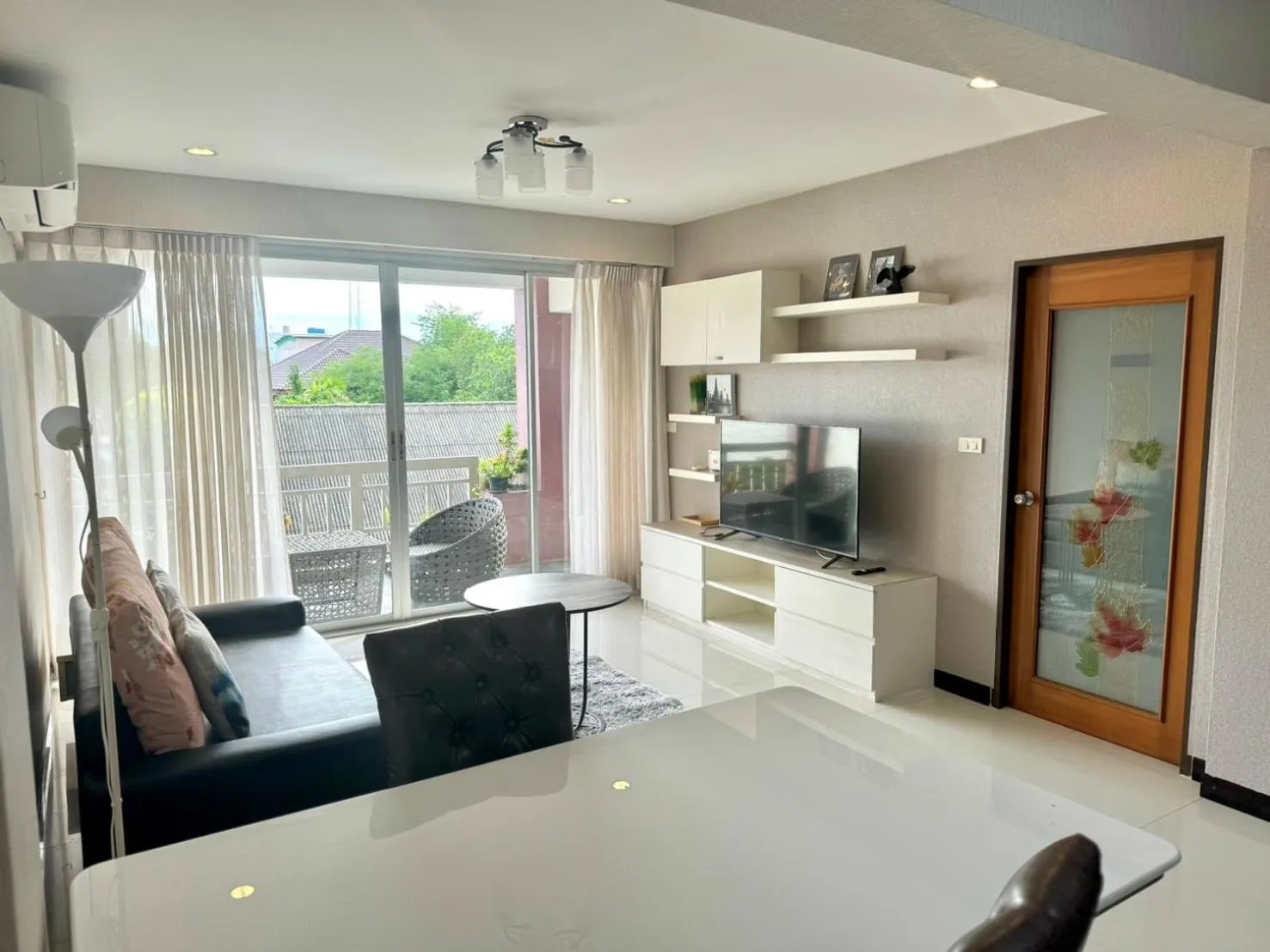 Living room in Baan Sabai Rama IV Apartment