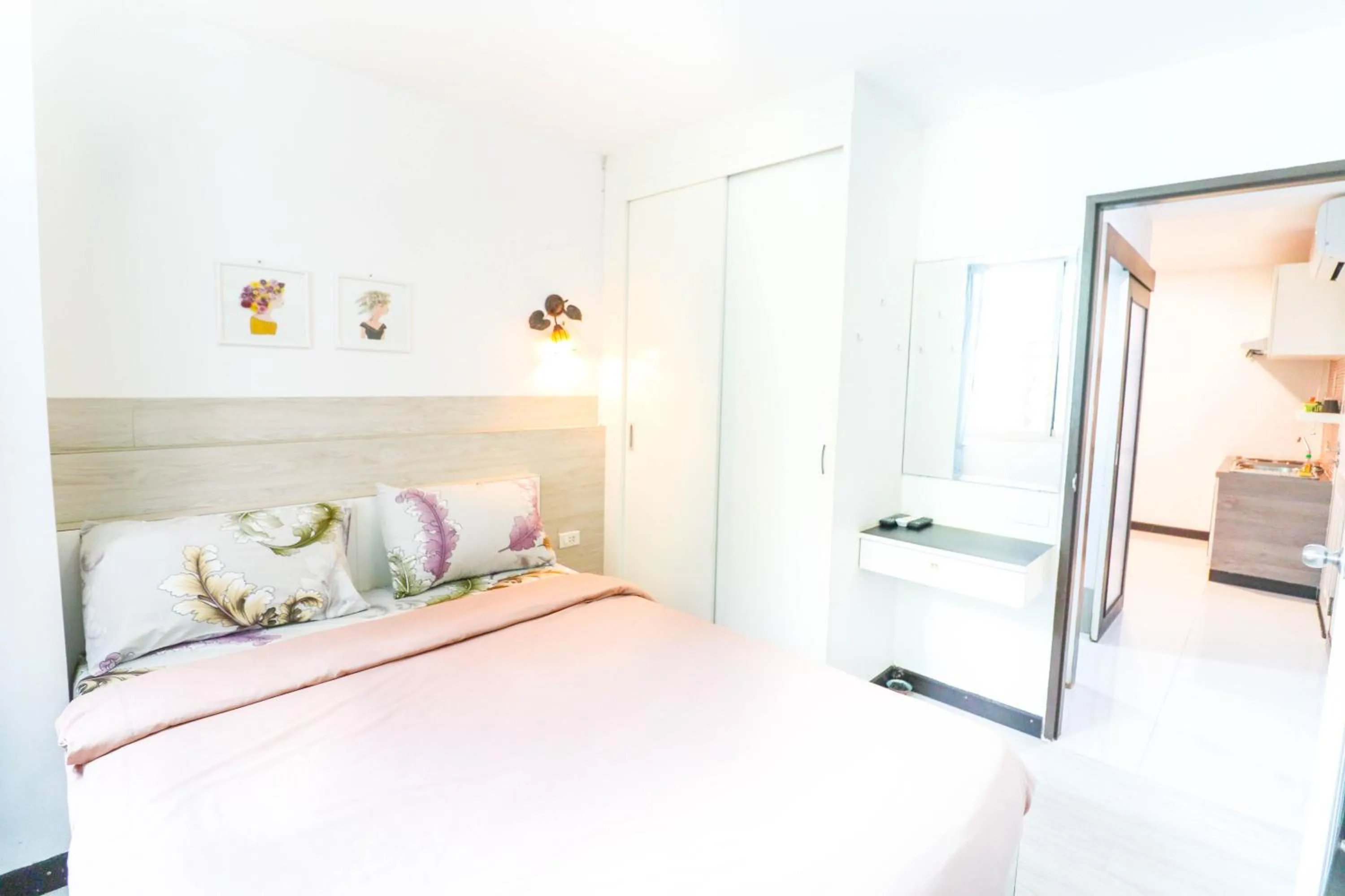 Bedroom, Bed in Baan Sabai Rama IV Apartment