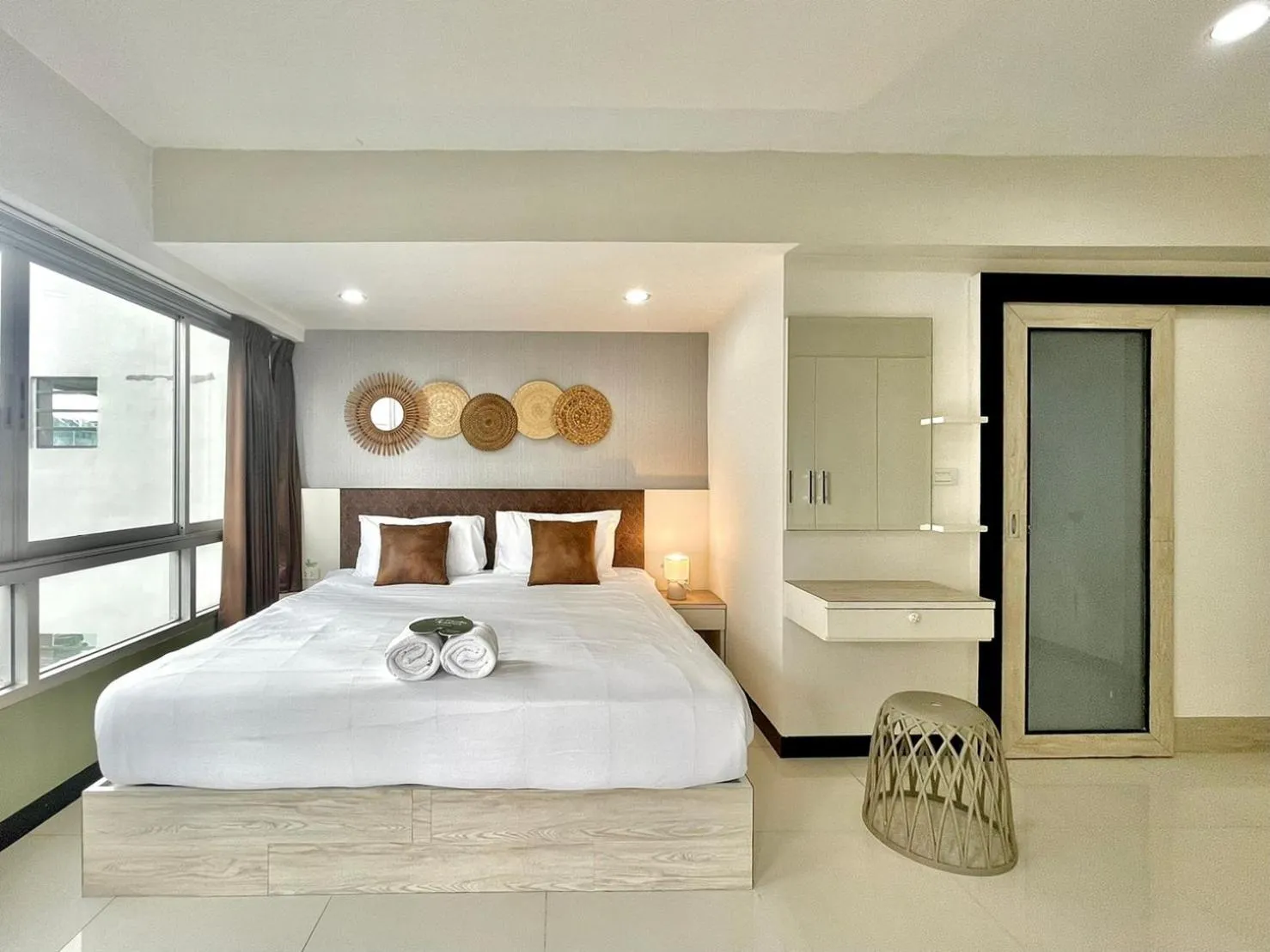 Bedroom, Bed in Baan Sabai Rama IV Apartment