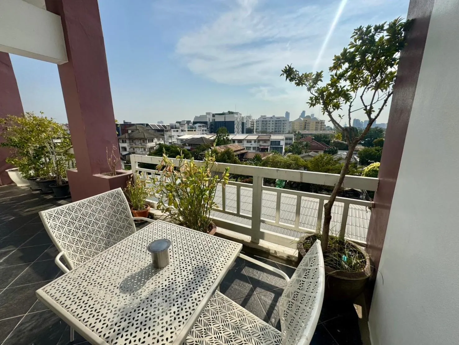 Balcony/Terrace in Baan Sabai Rama IV Apartment