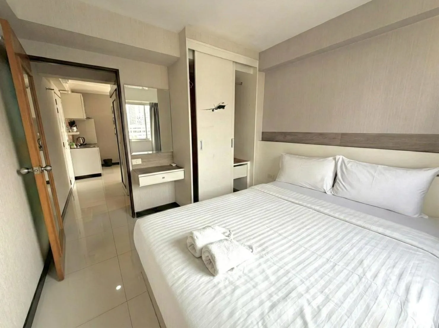 Bedroom, Bed in Baan Sabai Rama IV Apartment