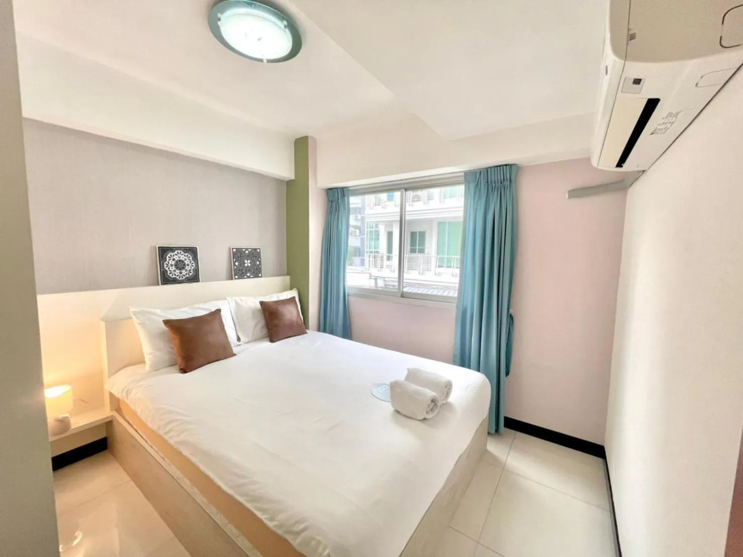 Bedroom, Bed in Baan Sabai Rama IV Apartment