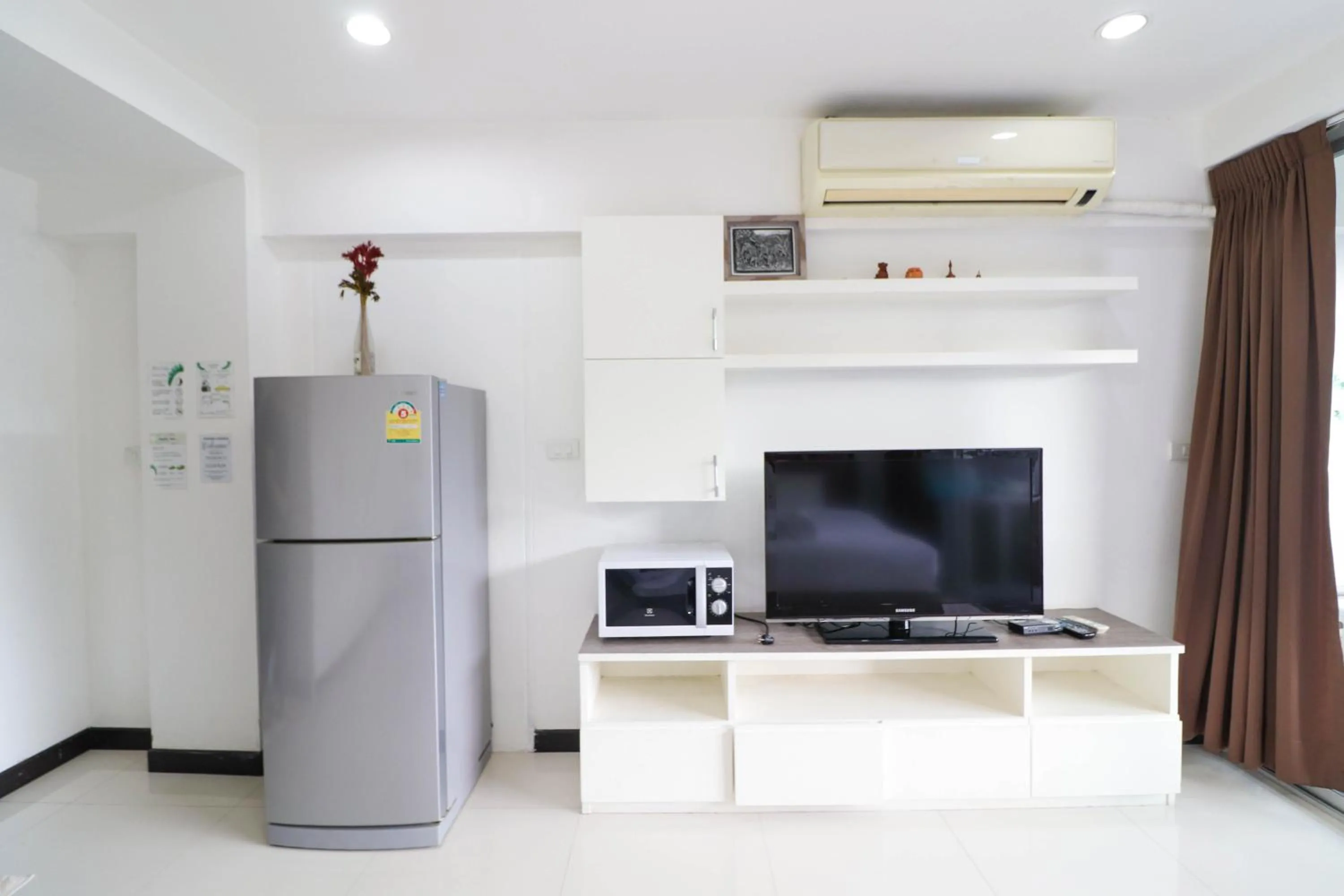 Communal lounge/ TV room in Baan Sabai Rama IV Apartment