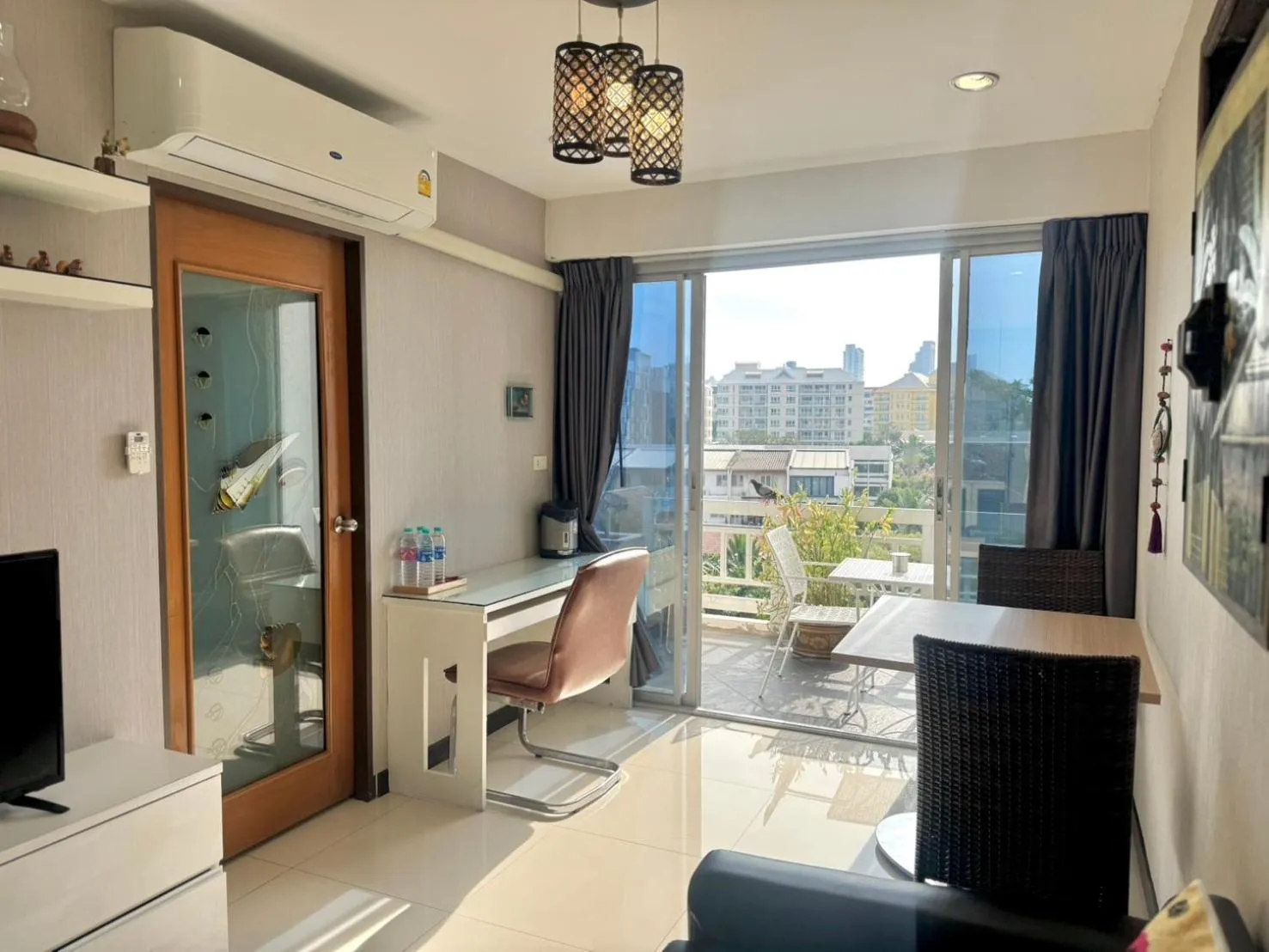 Library in Baan Sabai Rama IV Apartment