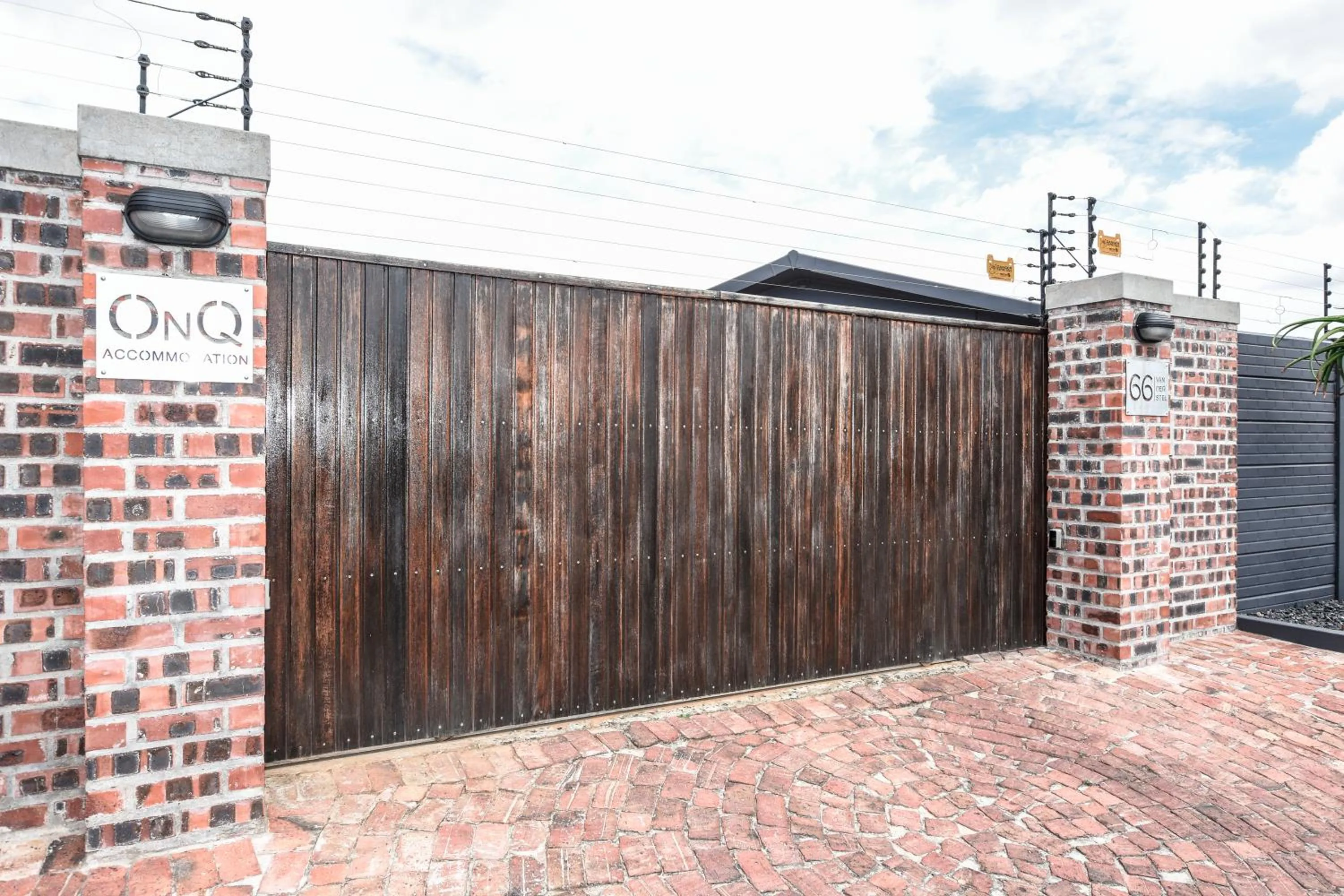 Facade/entrance in OnQ Accommodation