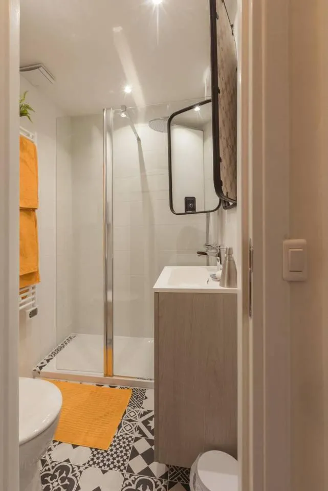 Shower in Nicelidays - Le Berlioz - city central - 7min from beaches